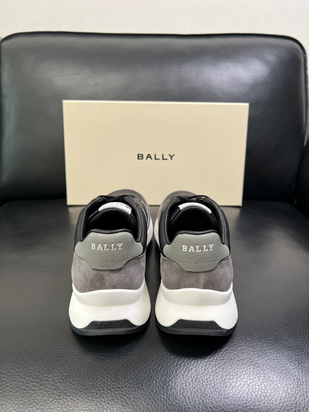 BALLY 高品质 顶级工艺品 巴利 专柜同原厂配置 ，鞋面意大利进口牛皮面料，进口水染牛皮里垫 ，鞋底