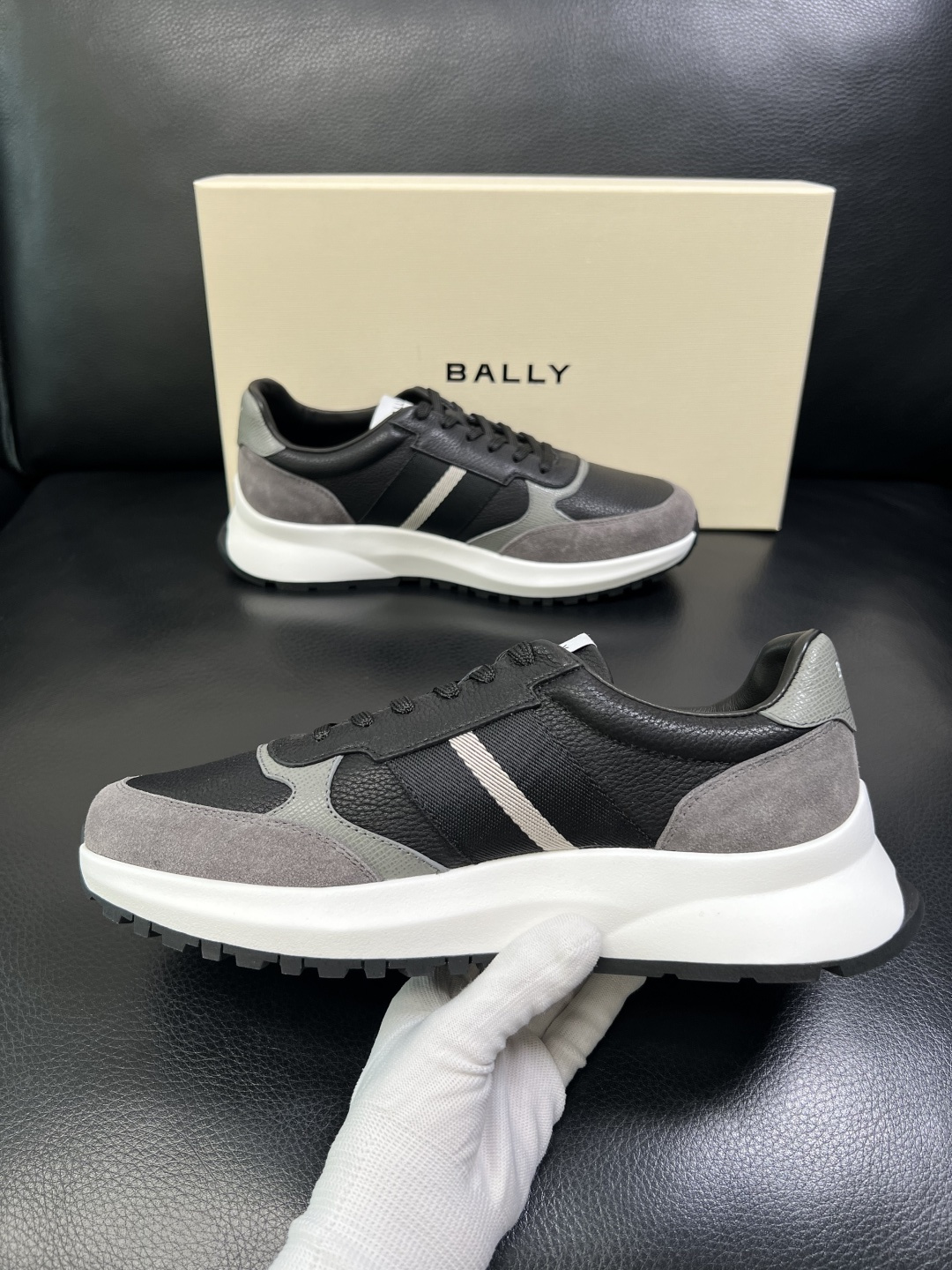 BALLY 高品质 顶级工艺品 巴利 专柜同原厂配置 ，鞋面意大利进口牛皮面料，进口水染牛皮里垫 ，鞋底