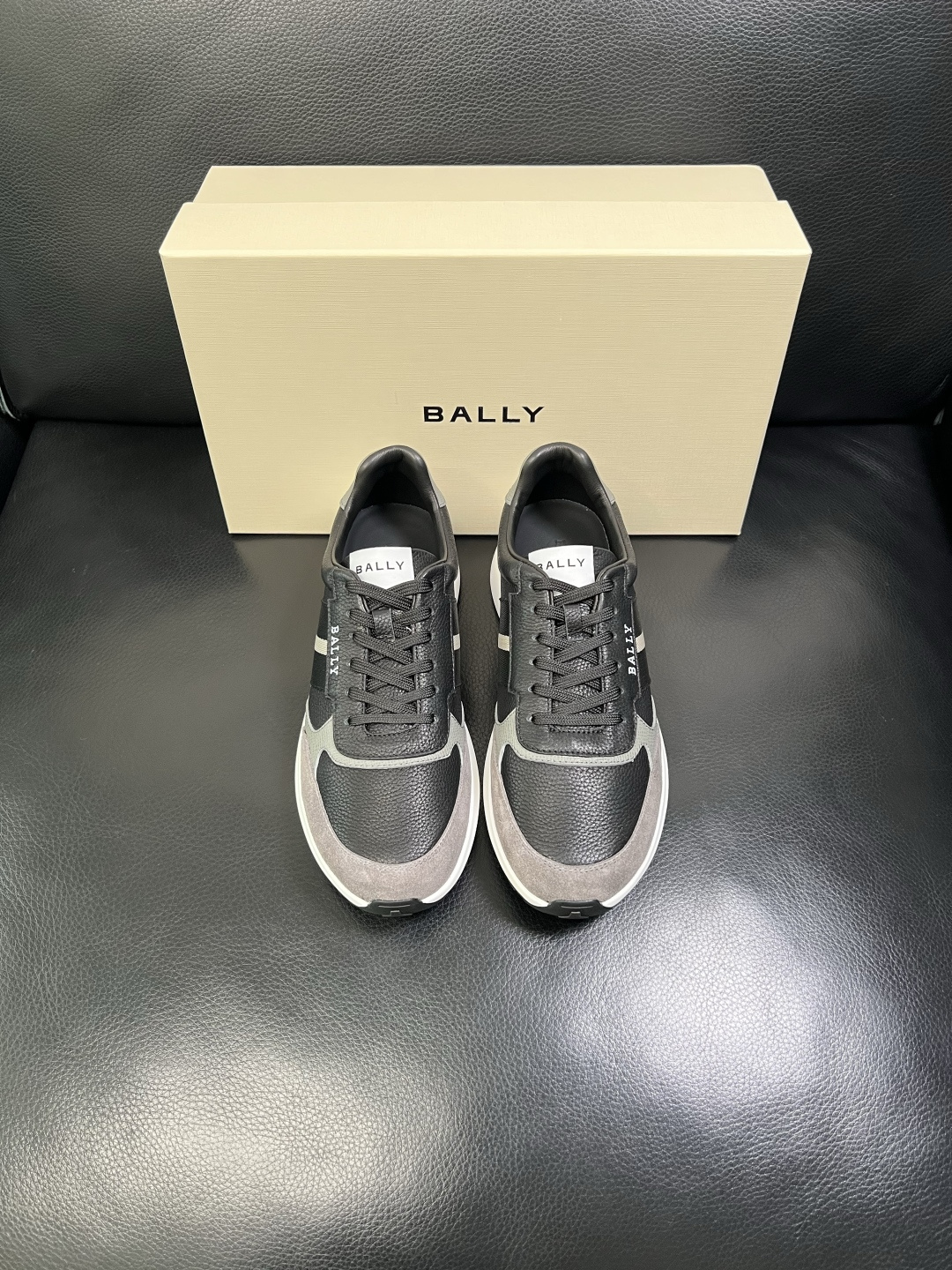 BALLY 高品质 顶级工艺品 巴利 专柜同原厂配置 ，鞋面意大利进口牛皮面料，进口水染牛皮里垫 ，鞋底