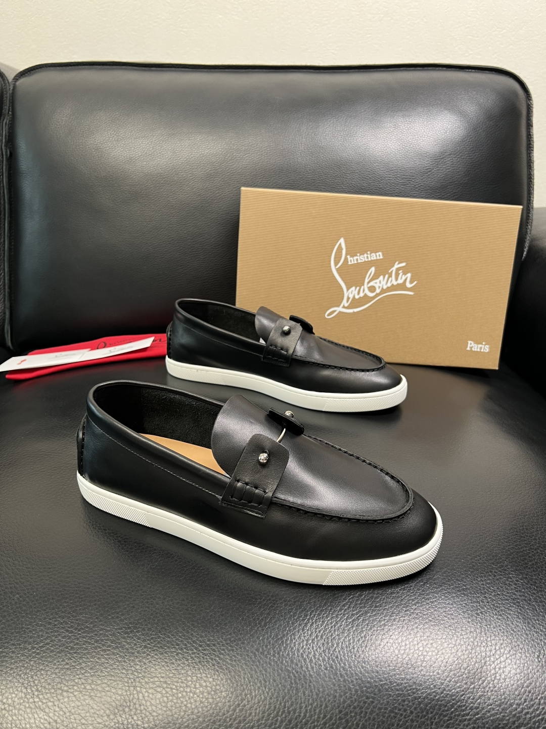 NO:680377,christian louboutin high-quality top crafts CL red sole, the counter is equipped with the original factory, imported cowhide fabric from Italy, imported water-dyed cowhide lining, original sole for the original factory, original factory follow-up goods, high quality, welcome to compare, code number 39-44 (customized 45 46),,cowhide19860909christian louboutin 高品质 顶级工艺品 CL红底 专柜同步原厂配置,意大利进口牛皮面料,进口水染牛皮内里,鞋底原厂特供原版底,原厂跟单货,高品质,欢迎对比,码数 39-44（订做 45 46）,,cowhide,Men's shoes