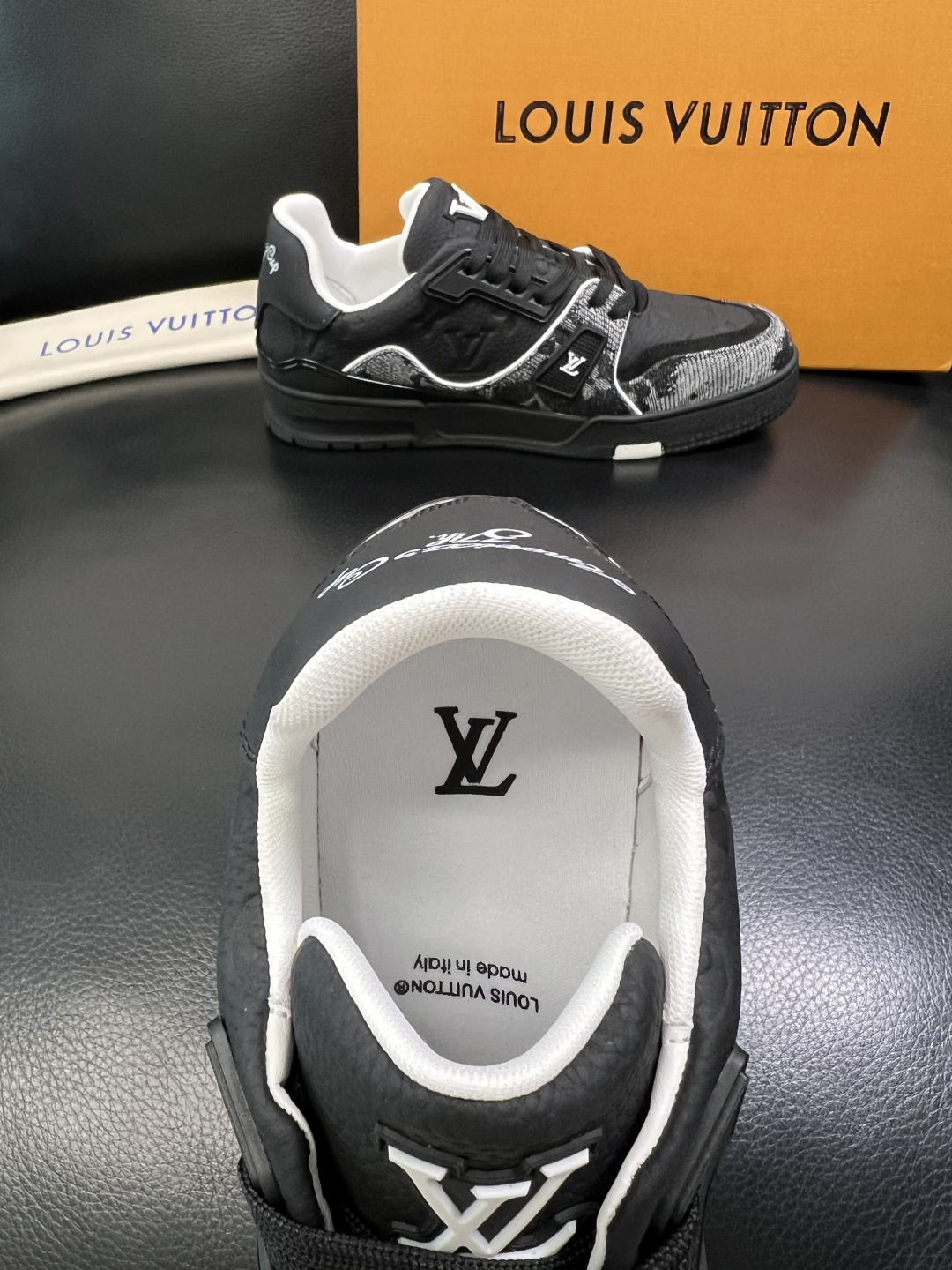 Lv 高品质 顶级工艺品 路易威登，运动板鞋专柜同步，鞋面意大利进口，高品质拼接缤纷色彩复杂工艺品，进口