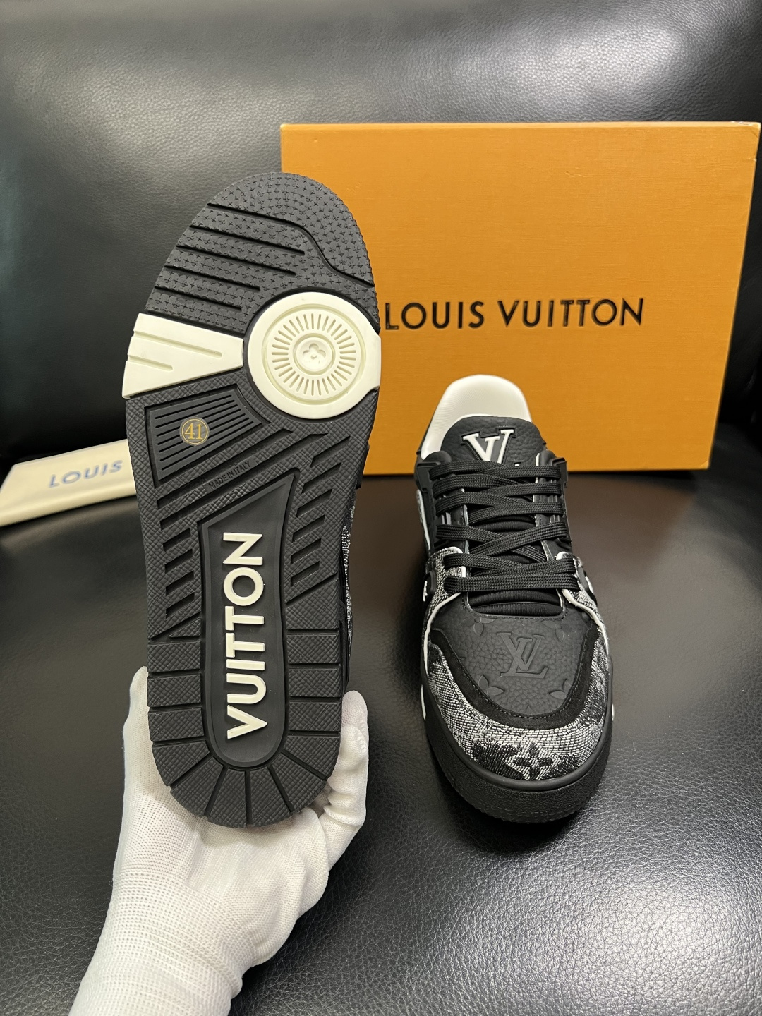 Lv 高品质 顶级工艺品 路易威登，运动板鞋专柜同步，鞋面意大利进口，高品质拼接缤纷色彩复杂工艺品，进口