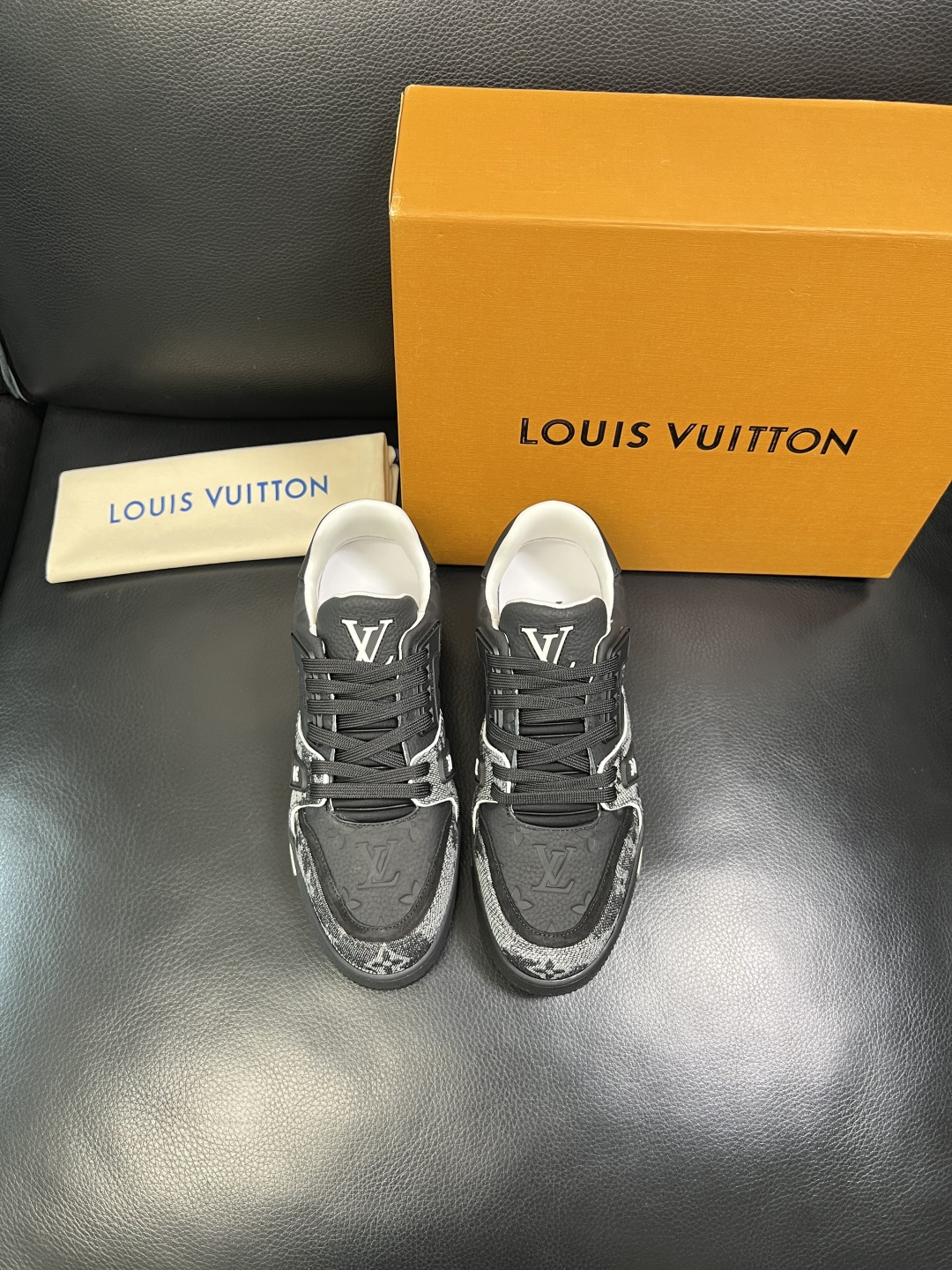 Lv 高品质 顶级工艺品 路易威登，运动板鞋专柜同步，鞋面意大利进口，高品质拼接缤纷色彩复杂工艺品，进口