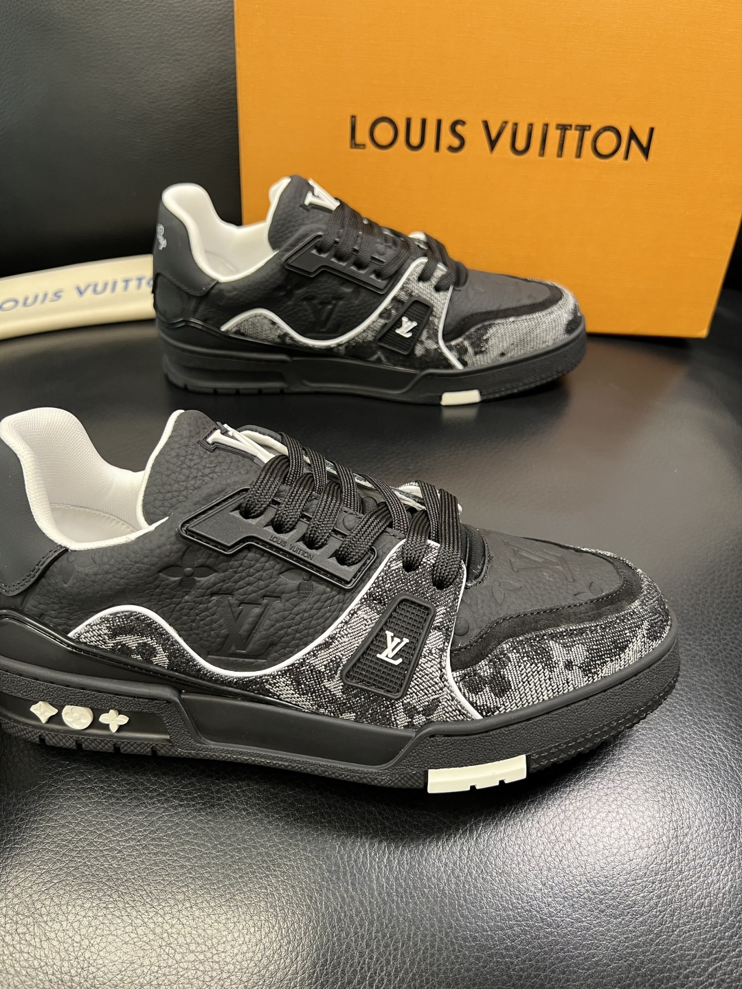 Lv 高品质 顶级工艺品 路易威登，运动板鞋专柜同步，鞋面意大利进口，高品质拼接缤纷色彩复杂工艺品，进口