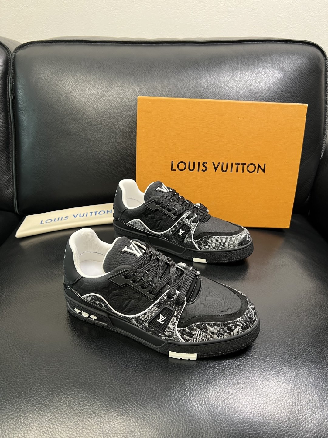 Lv 高品质 顶级工艺品 路易威登，运动板鞋专柜同步，鞋面意大利进口，高品质拼接缤纷色彩复杂工艺品，进口