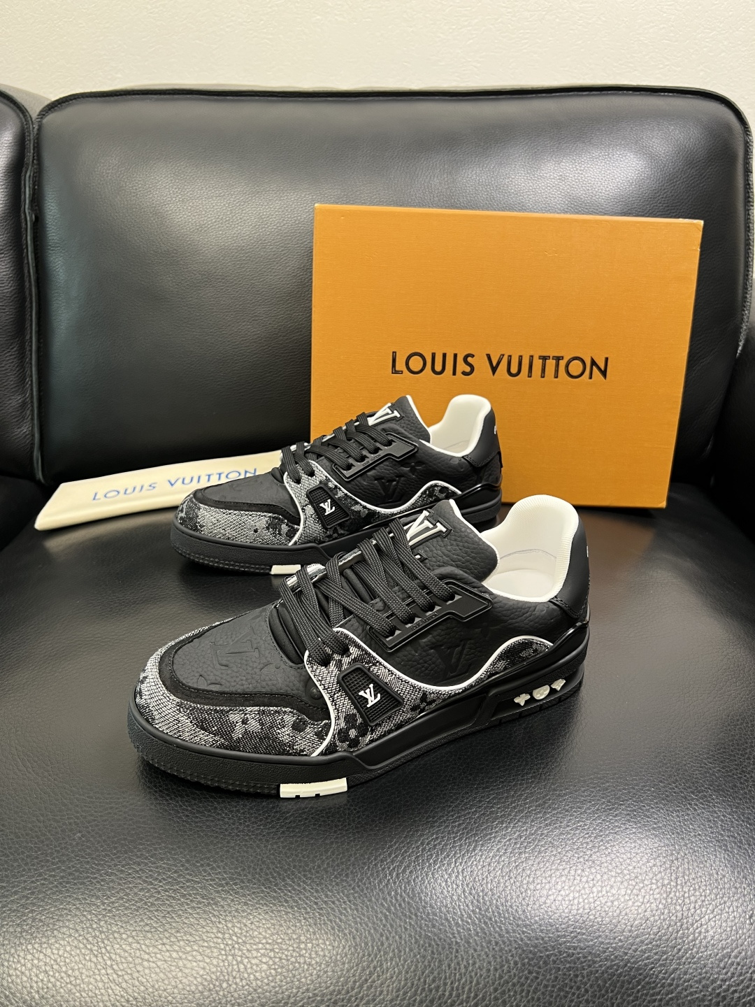 Lv 高品质 顶级工艺品 路易威登，运动板鞋专柜同步，鞋面意大利进口，高品质拼接缤纷色彩复杂工艺品，进口