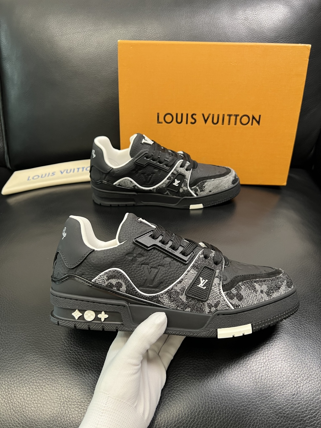 Lv 高品质 顶级工艺品 路易威登，运动板鞋专柜同步，鞋面意大利进口，高品质拼接缤纷色彩复杂工艺品，进口