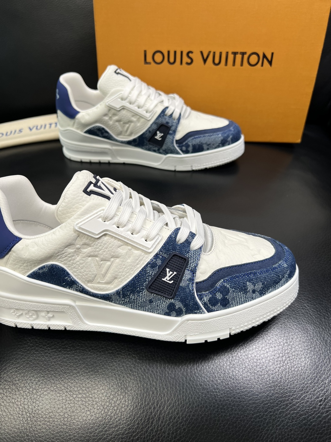 Lv 高品质 顶级工艺品 路易威登，运动板鞋专柜同步，鞋面意大利进口，高品质拼接缤纷色彩复杂工艺品，进口