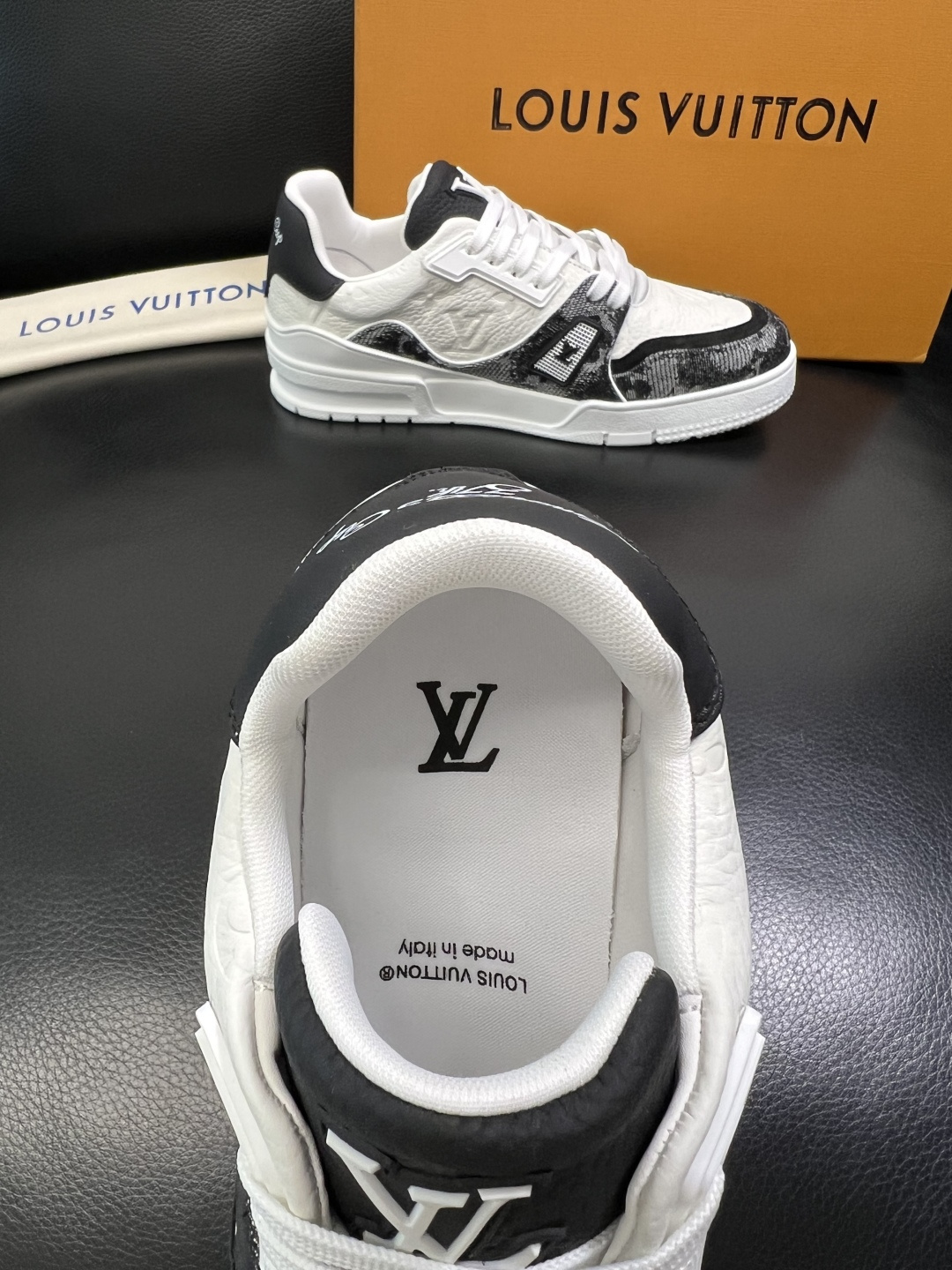 Lv 高品质 顶级工艺品 路易威登，运动板鞋专柜同步，鞋面意大利进口，高品质拼接缤纷色彩复杂工艺品，进口