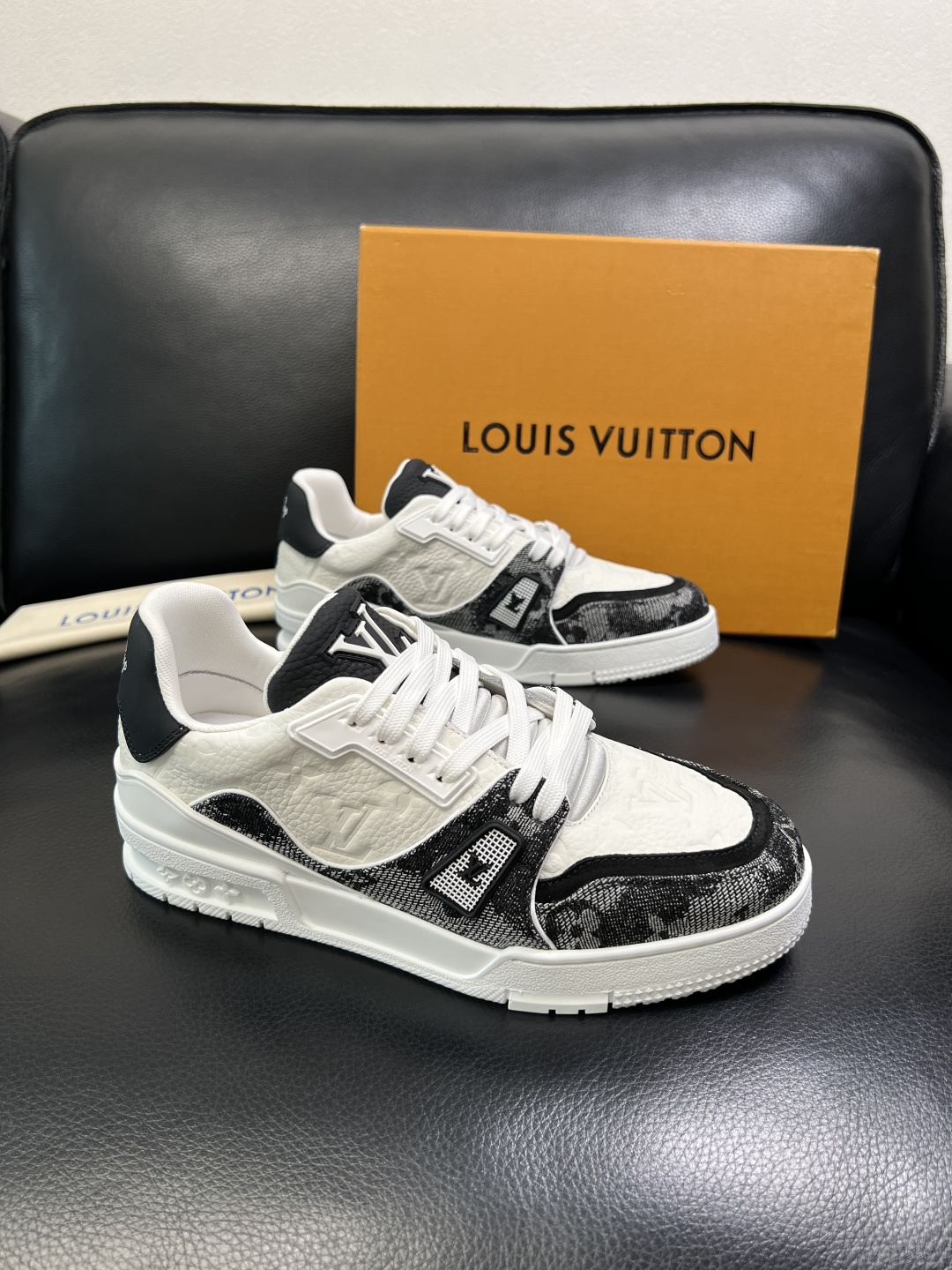 Lv 高品质 顶级工艺品 路易威登，运动板鞋专柜同步，鞋面意大利进口，高品质拼接缤纷色彩复杂工艺品，进口