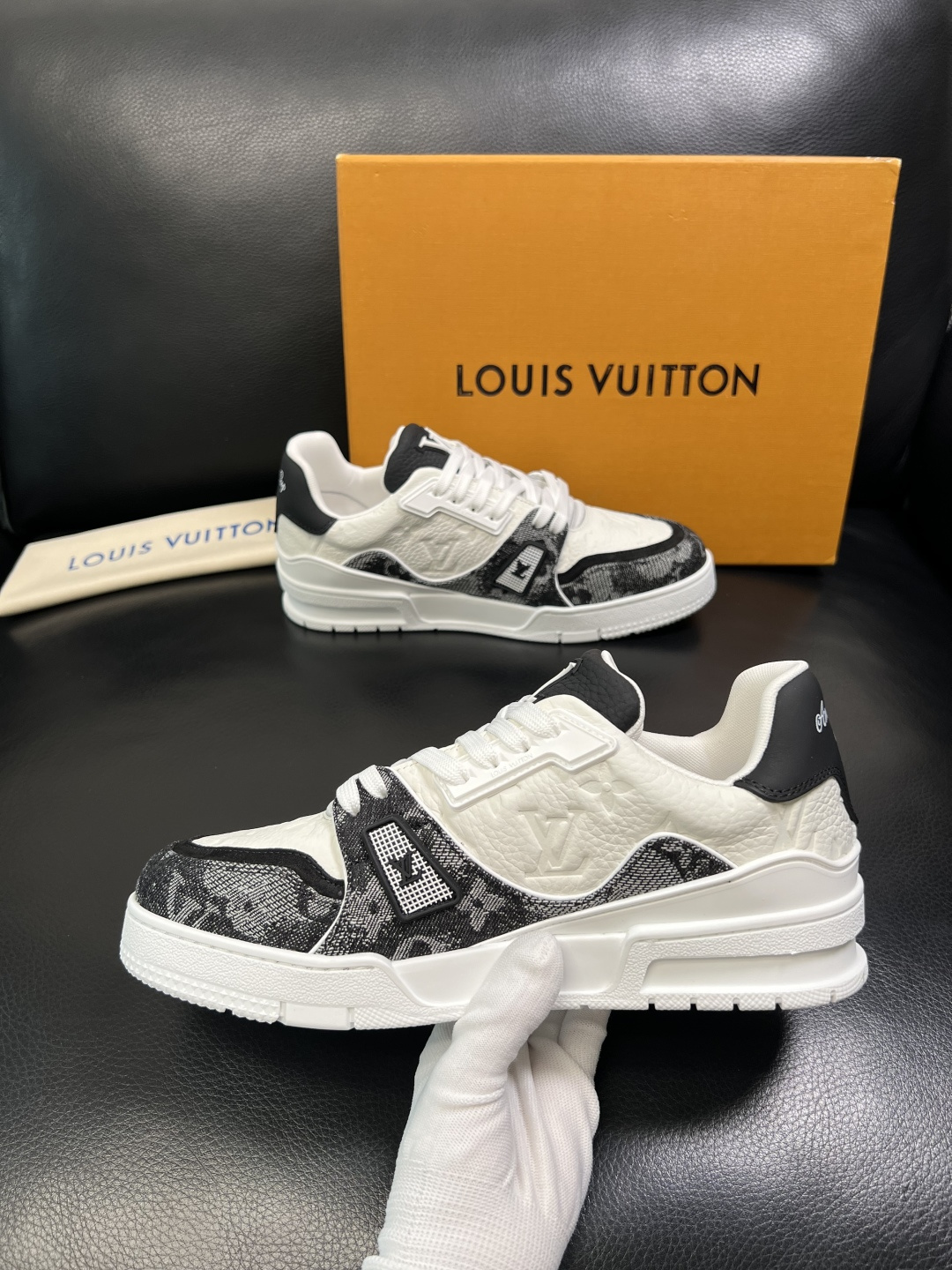 Lv 高品质 顶级工艺品 路易威登，运动板鞋专柜同步，鞋面意大利进口，高品质拼接缤纷色彩复杂工艺品，进口