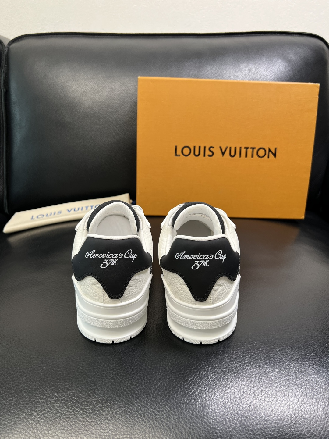 Lv 高品质 顶级工艺品 路易威登，运动板鞋专柜同步，鞋面意大利进口，高品质拼接缤纷色彩复杂工艺品，进口