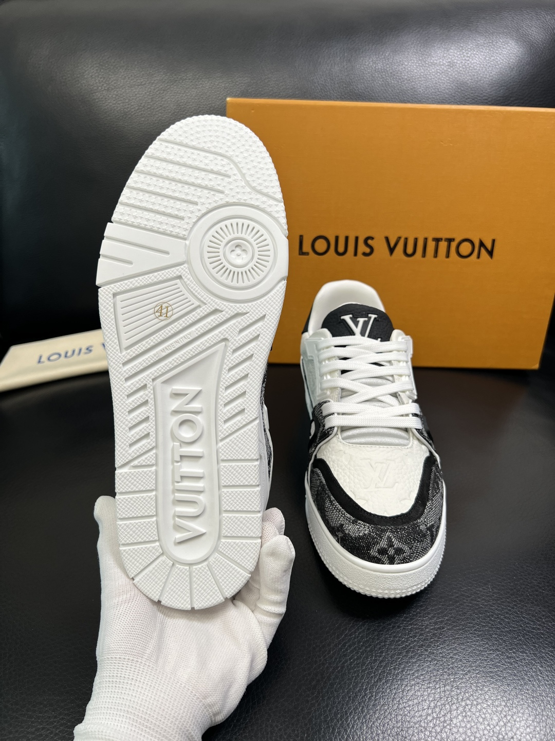 Lv 高品质 顶级工艺品 路易威登，运动板鞋专柜同步，鞋面意大利进口，高品质拼接缤纷色彩复杂工艺品，进口