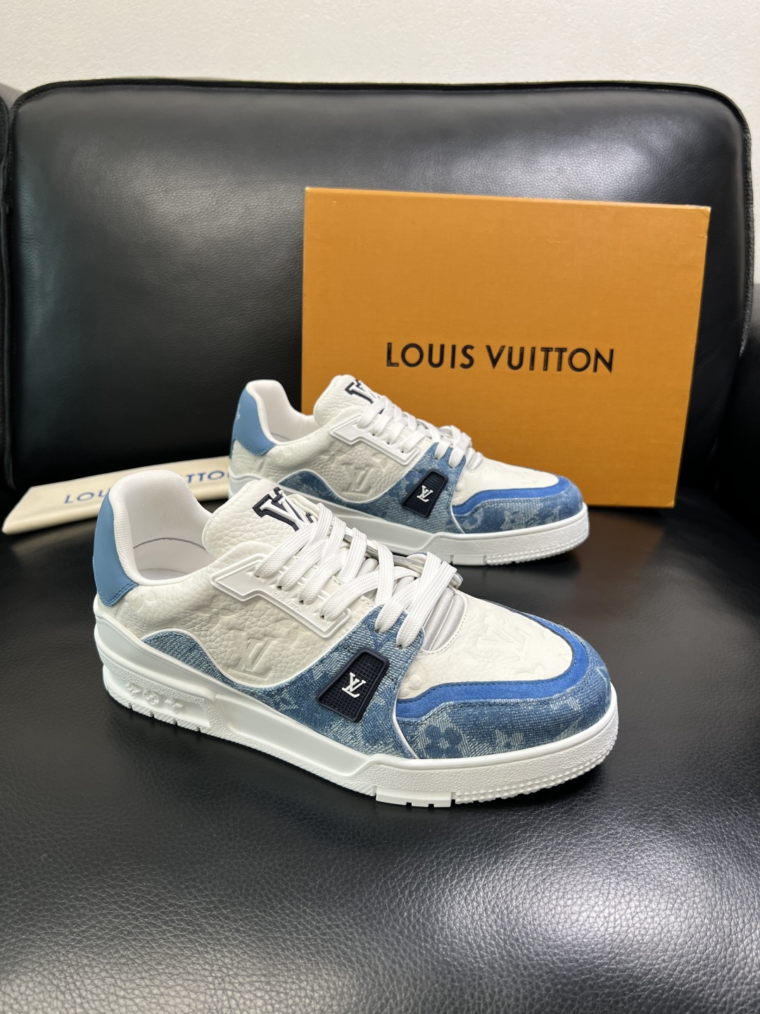 Lv 高品质 顶级工艺品 路易威登，运动板鞋专柜同步，鞋面意大利进口，高品质拼接缤纷色彩复杂工艺品，进口