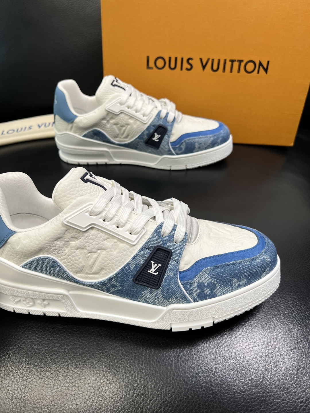 Lv 高品质 顶级工艺品 路易威登，运动板鞋专柜同步，鞋面意大利进口，高品质拼接缤纷色彩复杂工艺品，进口