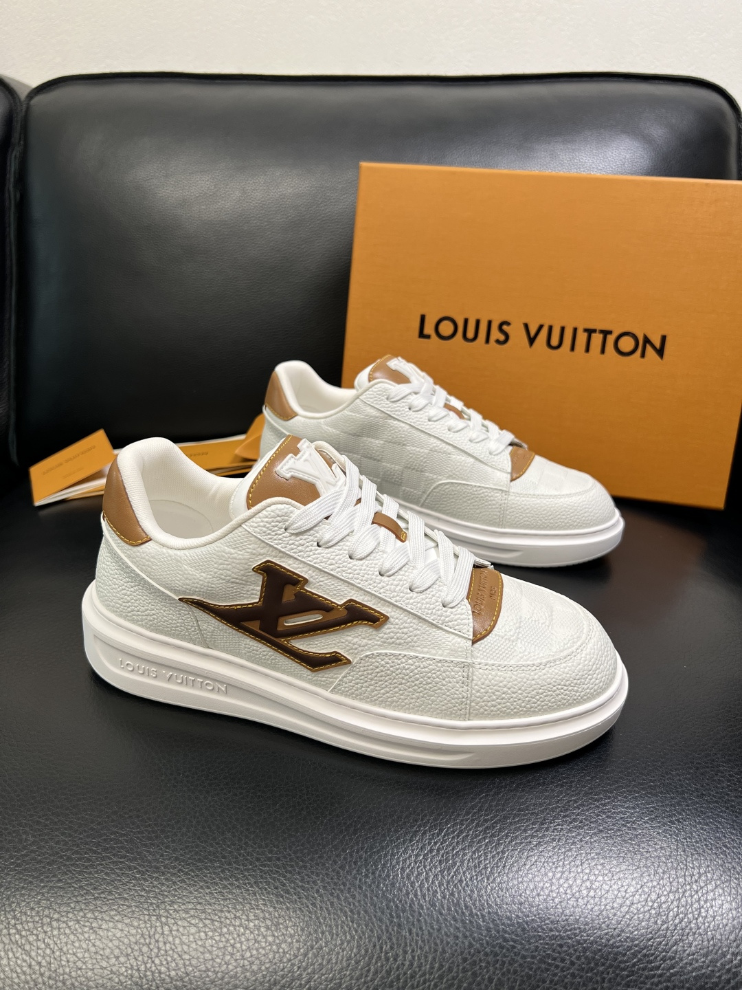 NO:680356,Lv high-quality top crafts Louis Vuitton, sports sneakers counter synchronization, uppers imported from Italy, high-quality splicing colorful complex crafts, imported mesh pads are soft and comfortable, original soles are specially provided by the original factory, TPU exclusive movable molded soles are super comfortable, original factory single goods, code number 39-44 (customized 38 45), louis vuitton, louis vuitton19860909Lv 高品质 顶级工艺品 路易威登,运动板鞋专柜同步,鞋面意大利进口,高品质拼接缤纷色彩复杂工艺品,进口网布里垫柔软舒适,鞋底原厂特供原版底,TPU独家活动成型底超级舒适,原厂跟单货,码数 39-44（订做38 45）,,louis vuitton,louis vuitton,Men's shoes