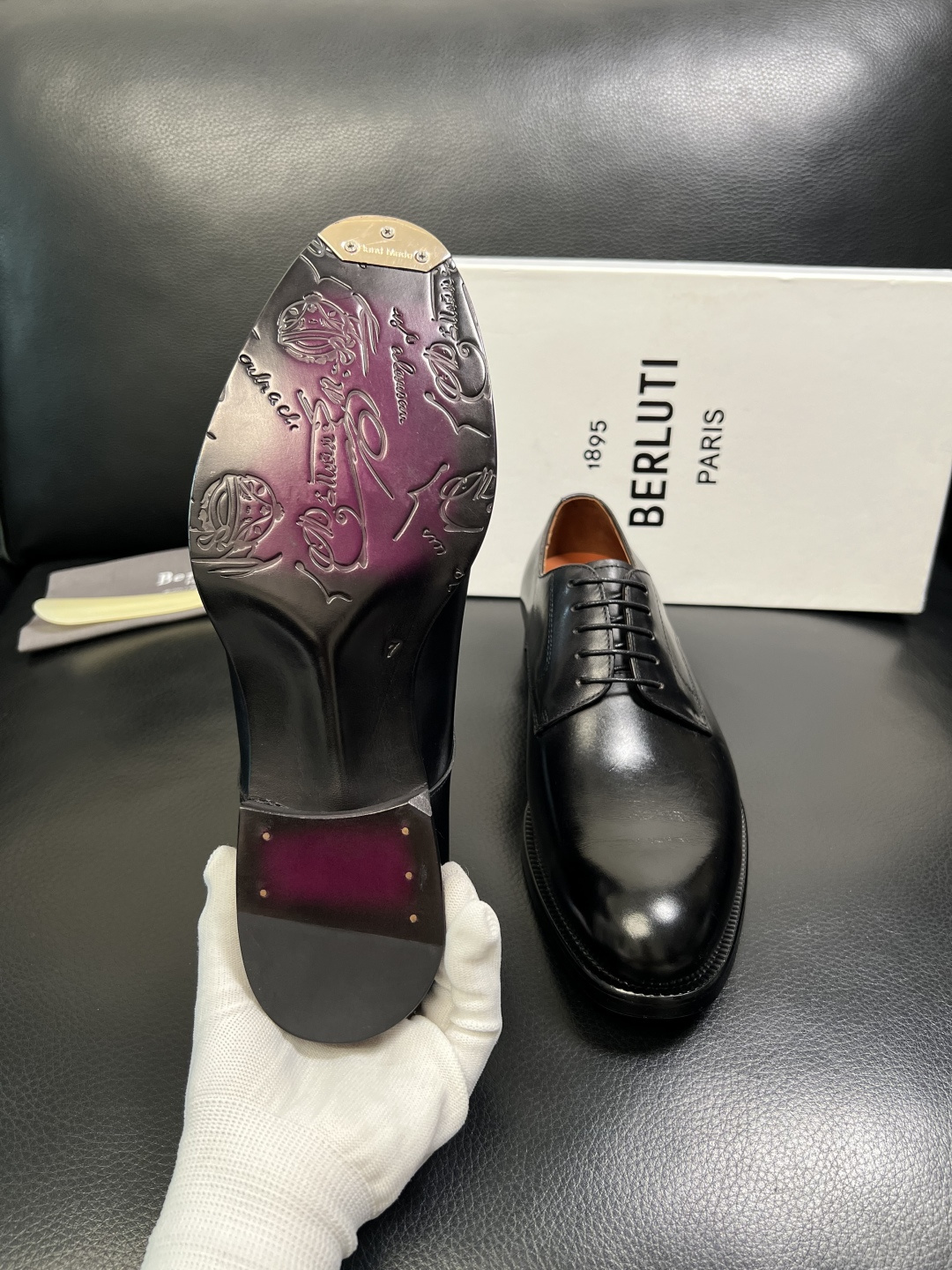 Berluti 顶级代购 布鲁提 专柜同步发售原厂配置，意大利进口牛皮面料，全进口水染牛皮里垫，鞋底：原