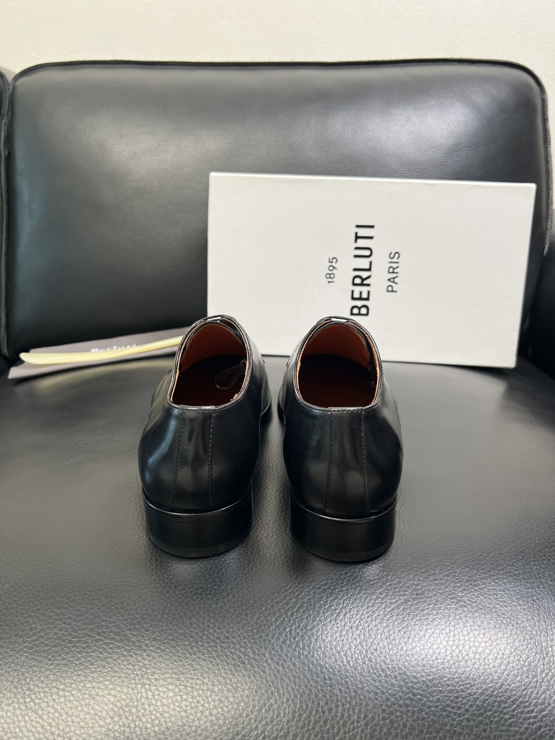 Berluti 顶级代购 布鲁提 专柜同步发售原厂配置，意大利进口牛皮面料，全进口水染牛皮里垫，鞋底：原