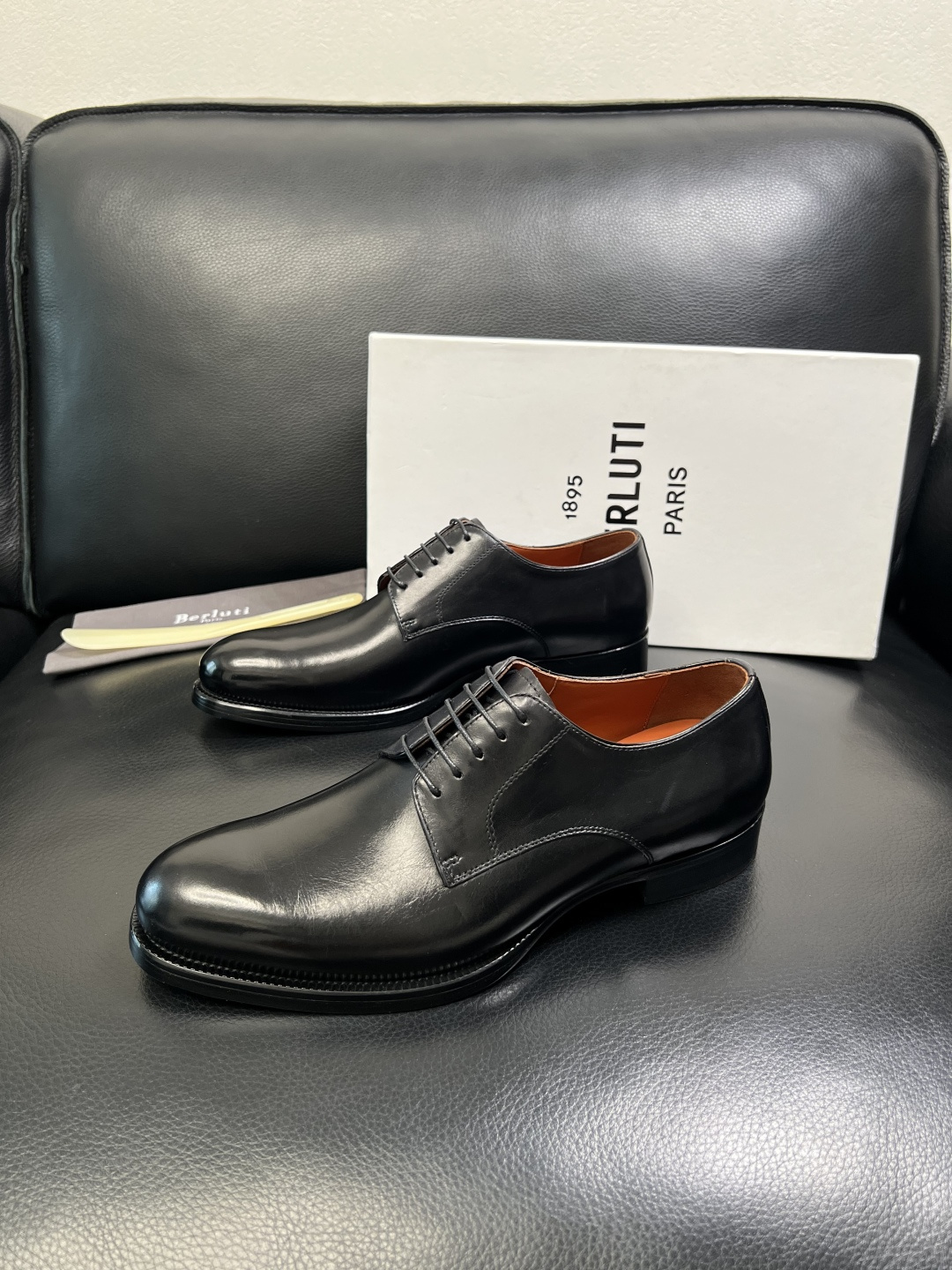 Berluti 顶级代购 布鲁提 专柜同步发售原厂配置，意大利进口牛皮面料，全进口水染牛皮里垫，鞋底：原