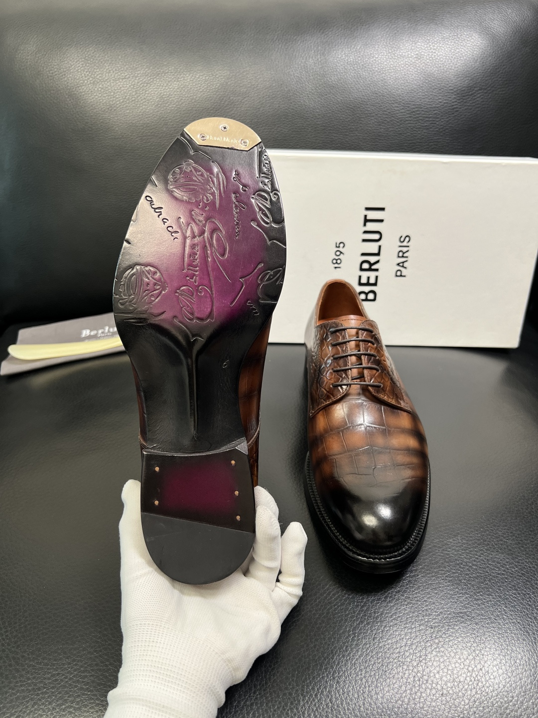 Berluti 顶级代购 布鲁提 专柜同步发售原厂配置，意大利进口牛皮面料，全进口水染牛皮里垫，鞋底：原