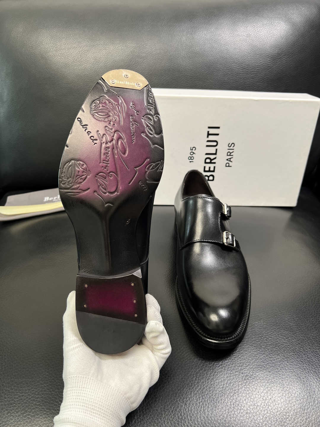 Berluti 顶级代购 布鲁提 专柜同步发售原厂配置，意大利进口牛皮面料，全进口水染牛皮里垫，鞋底：原