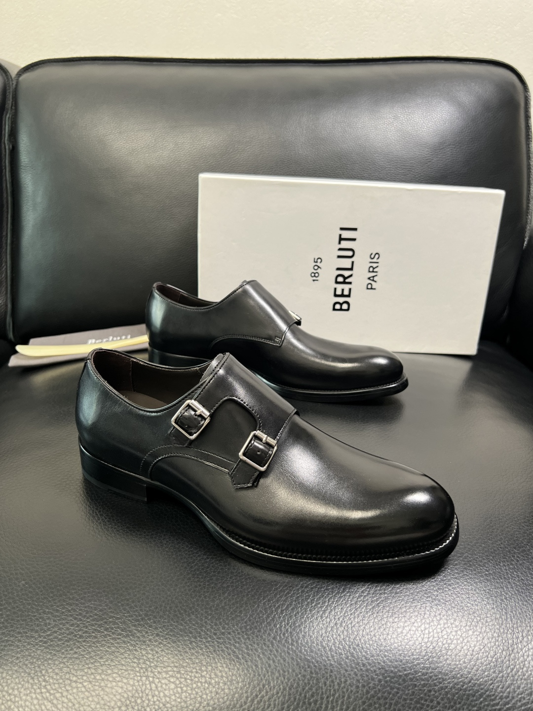 Berluti 顶级代购 布鲁提 专柜同步发售原厂配置，意大利进口牛皮面料，全进口水染牛皮里垫，鞋底：原