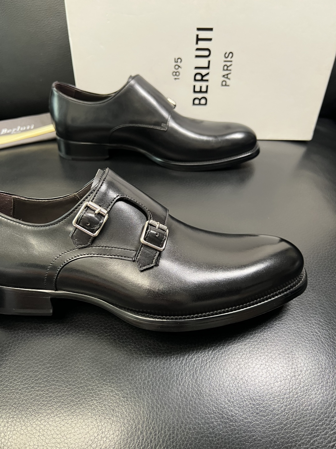 Berluti 顶级代购 布鲁提 专柜同步发售原厂配置，意大利进口牛皮面料，全进口水染牛皮里垫，鞋底：原