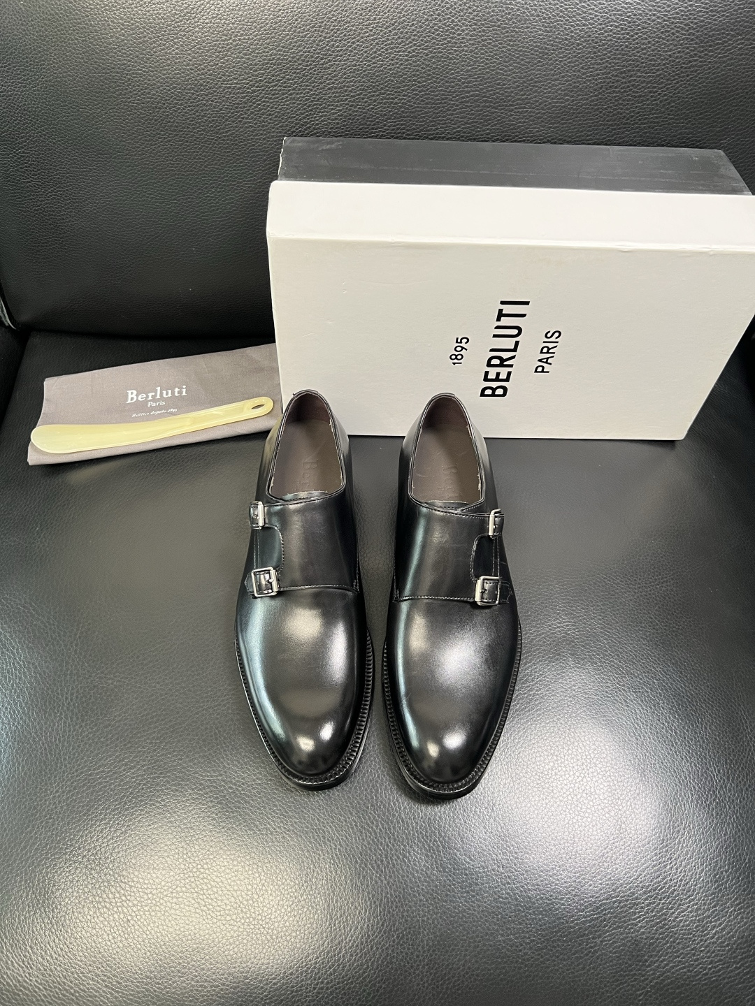 Berluti 顶级代购 布鲁提 专柜同步发售原厂配置，意大利进口牛皮面料，全进口水染牛皮里垫，鞋底：原