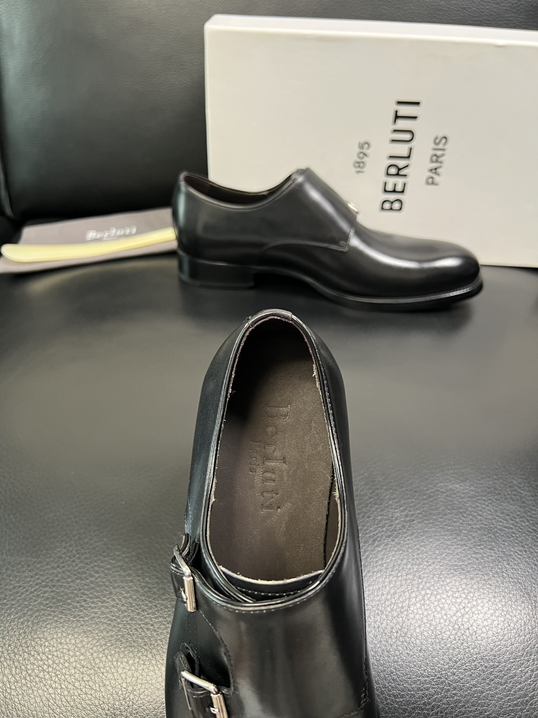 Berluti 顶级代购 布鲁提 专柜同步发售原厂配置，意大利进口牛皮面料，全进口水染牛皮里垫，鞋底：原