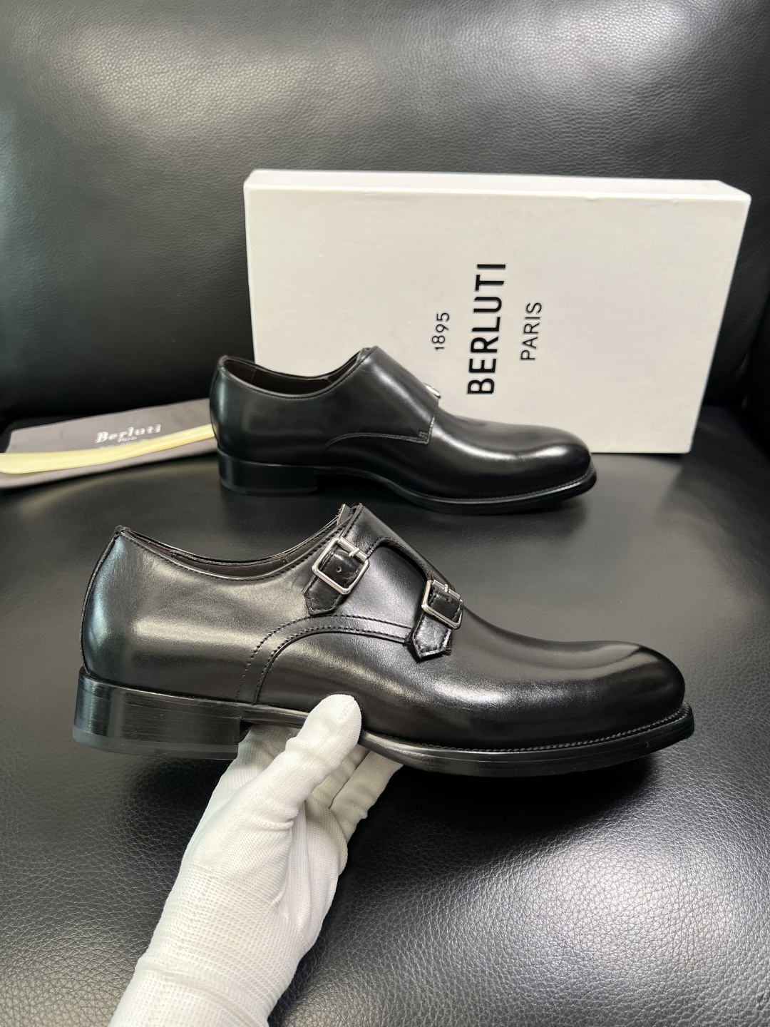 Berluti 顶级代购 布鲁提 专柜同步发售原厂配置，意大利进口牛皮面料，全进口水染牛皮里垫，鞋底：原