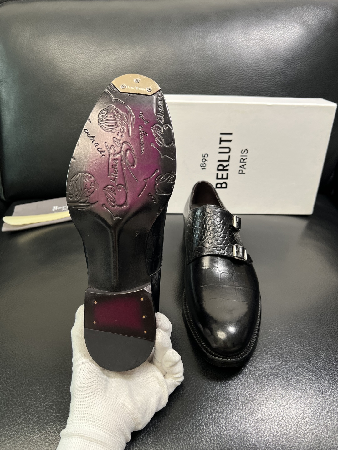 Berluti 顶级代购 布鲁提 专柜同步发售原厂配置，意大利进口牛皮面料，全进口水染牛皮里垫，鞋底：原