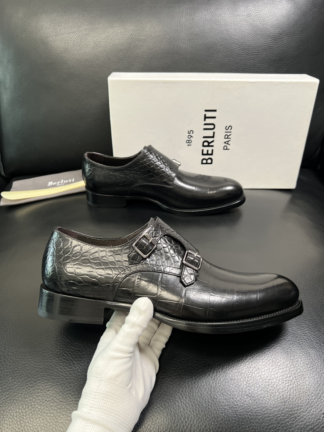 Berluti 顶级代购 布鲁提 专柜同步发售原厂配置，意大利进口牛皮面料，全进口水染牛皮里垫，鞋底：原