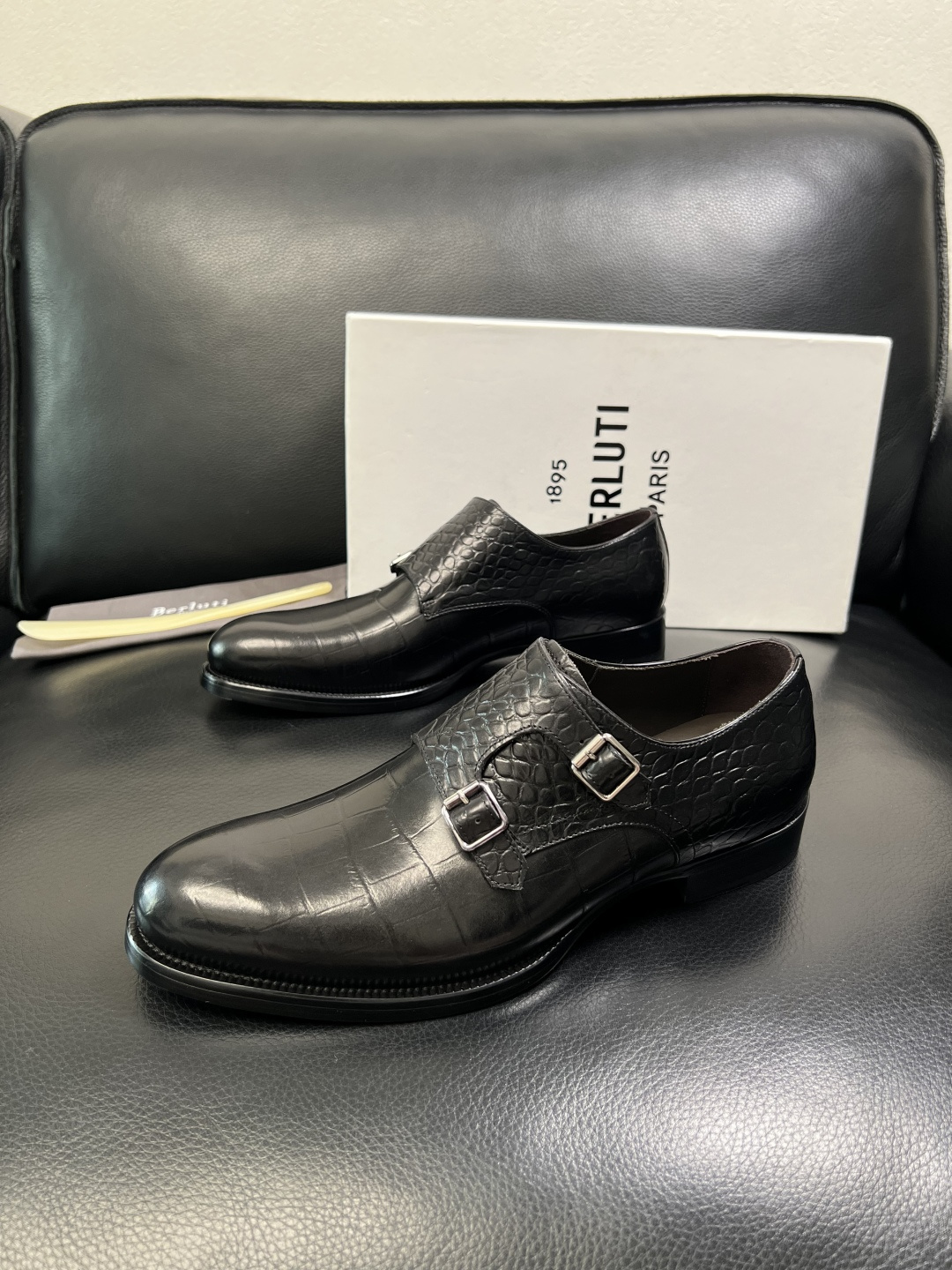 Berluti 顶级代购 布鲁提 专柜同步发售原厂配置，意大利进口牛皮面料，全进口水染牛皮里垫，鞋底：原