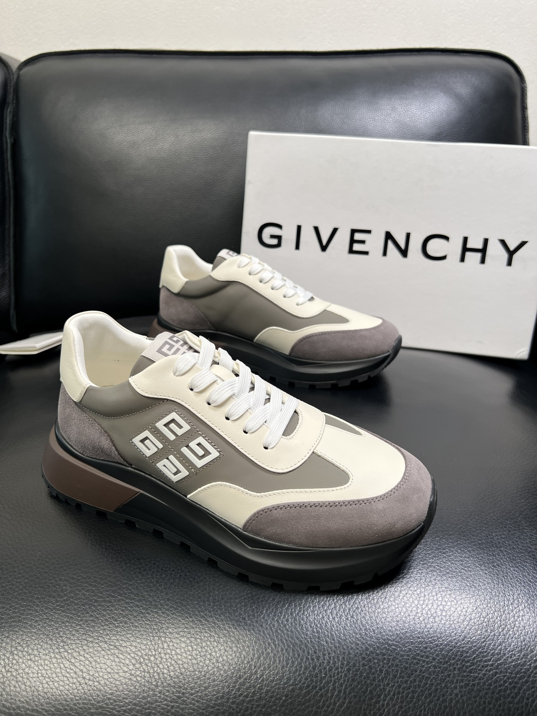 NO:680559,Givenchy high-quality top crafts Givenchy counters are equipped with original factory configurations, Italian imported cowhide and fabrics, all shoe accessories are made from private molds, soft and comfortable mesh inner pads, soles are original and super comfortable, original factory and single goods, welcome to compare, code number 39-44 (customized 38 45),,givenchy,givenchy,cowhide19860909Givenchy 高品质 顶级工艺品 纪梵希 专柜同步原厂配置,意大利进口牛皮搭配面料,全鞋配件私模打造,柔软舒适网布内里垫,鞋底原厂特供原版超级舒适,原厂跟单货,欢迎对比, 码数 39-44 (订做 38 45 ),,givenchy,givenchy,cowhide,Men's shoes