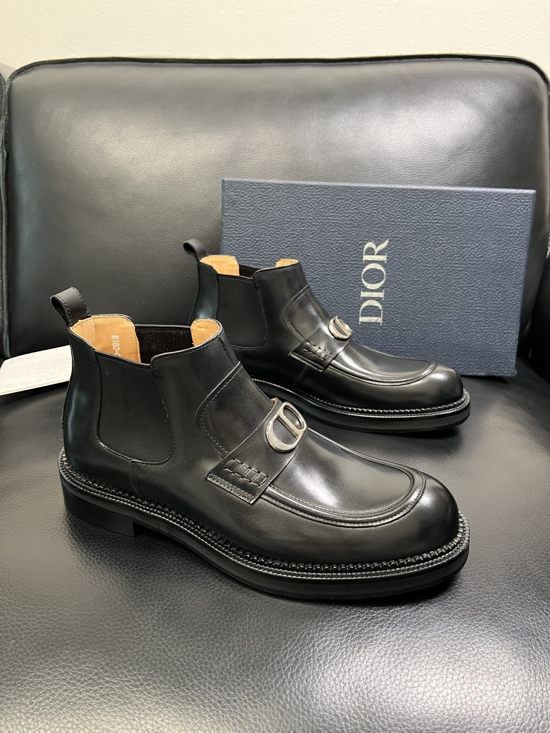 Dior 顶级工艺品 迪奥 靴子高帮专柜同步 原厂配置，意大利进口原版牛皮面料，透气舒适进口水染牛里垫，