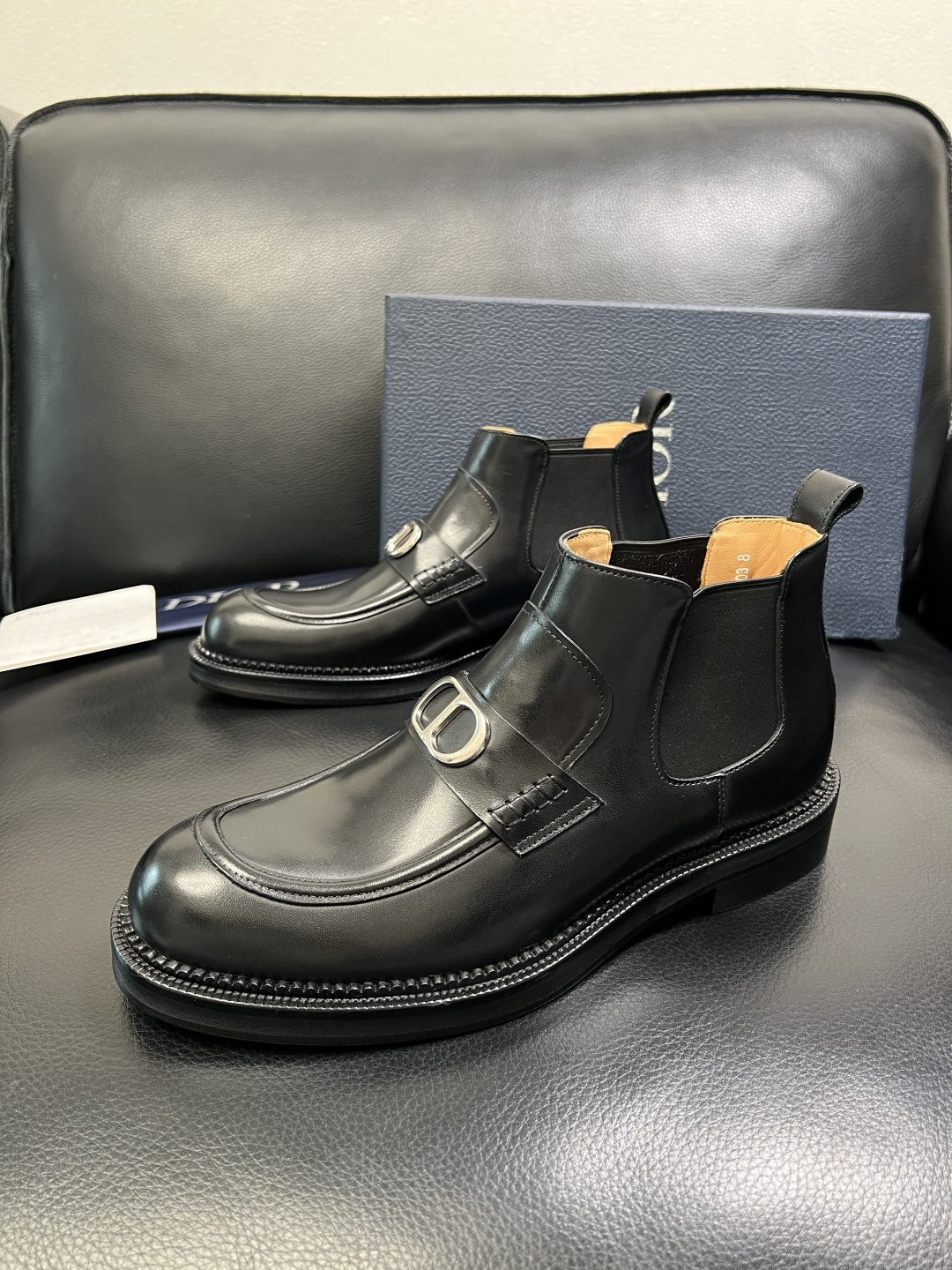 Dior 顶级工艺品 迪奥 靴子高帮专柜同步 原厂配置，意大利进口原版牛皮面料，透气舒适进口水染牛里垫，