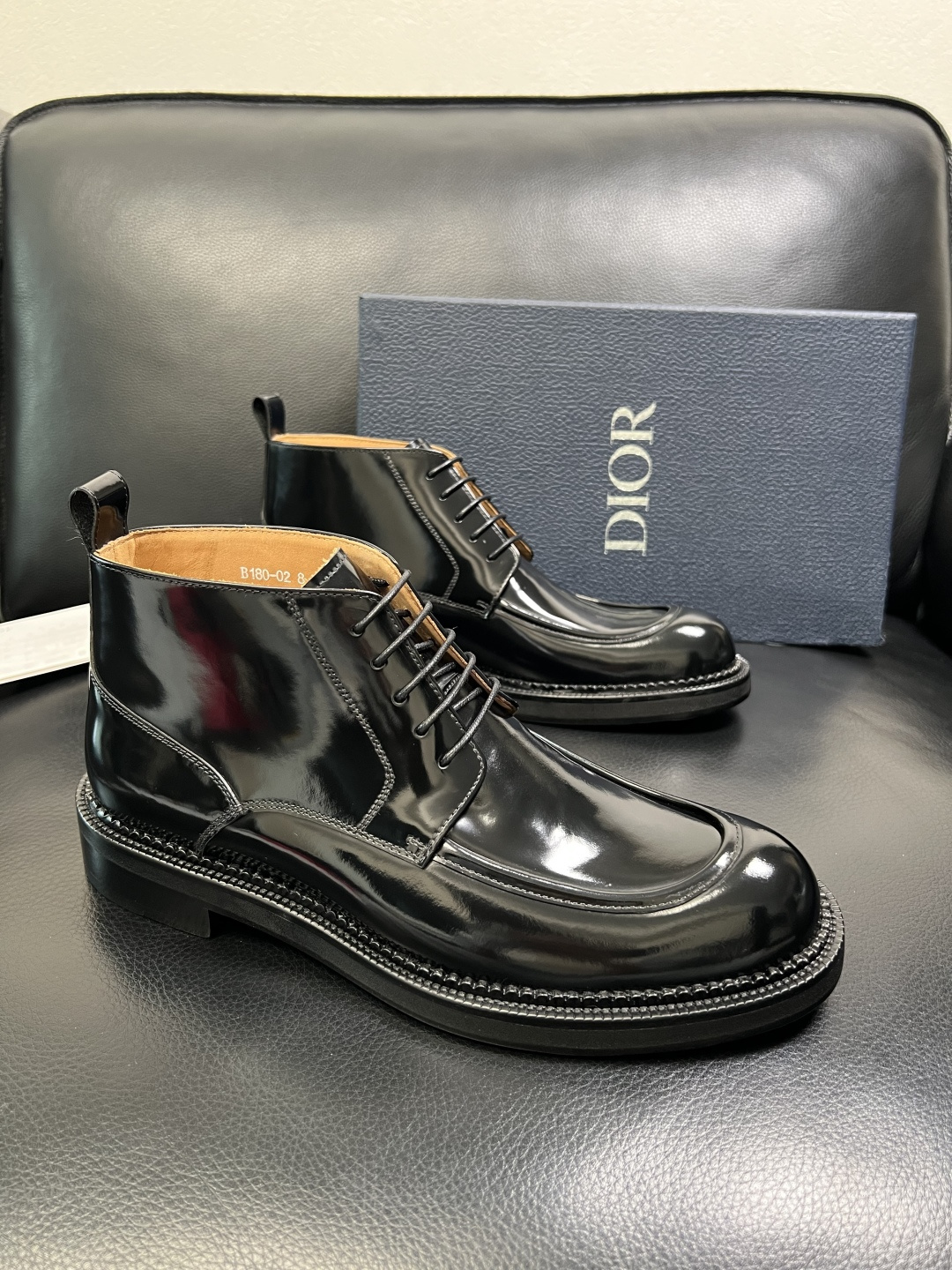 Dior 顶级工艺品 迪奥 靴子高帮专柜同步 原厂配置，意大利进口原版牛皮面料，透气舒适进口水染牛里垫，