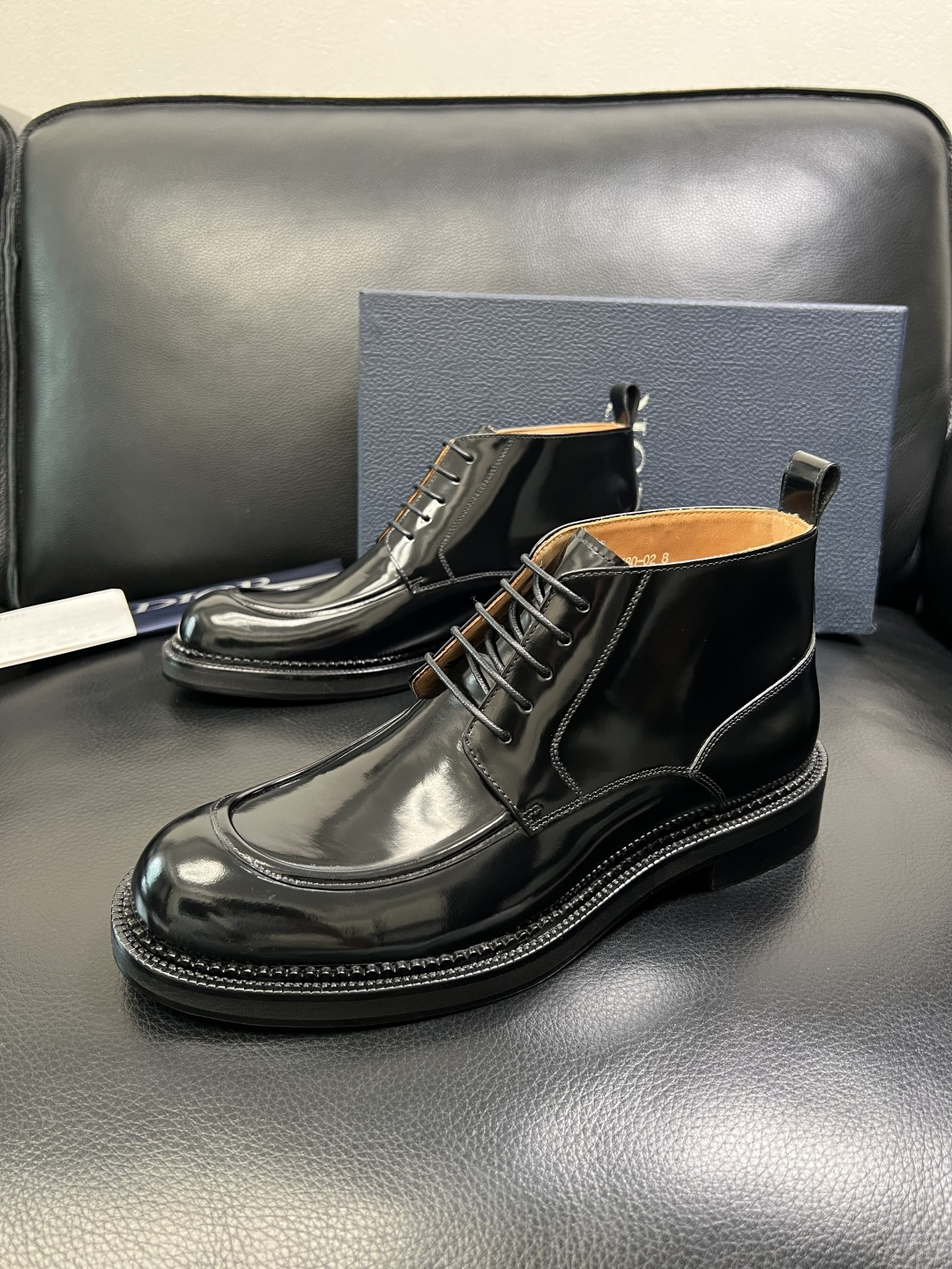 Dior 顶级工艺品 迪奥 靴子高帮专柜同步 原厂配置，意大利进口原版牛皮面料，透气舒适进口水染牛里垫，