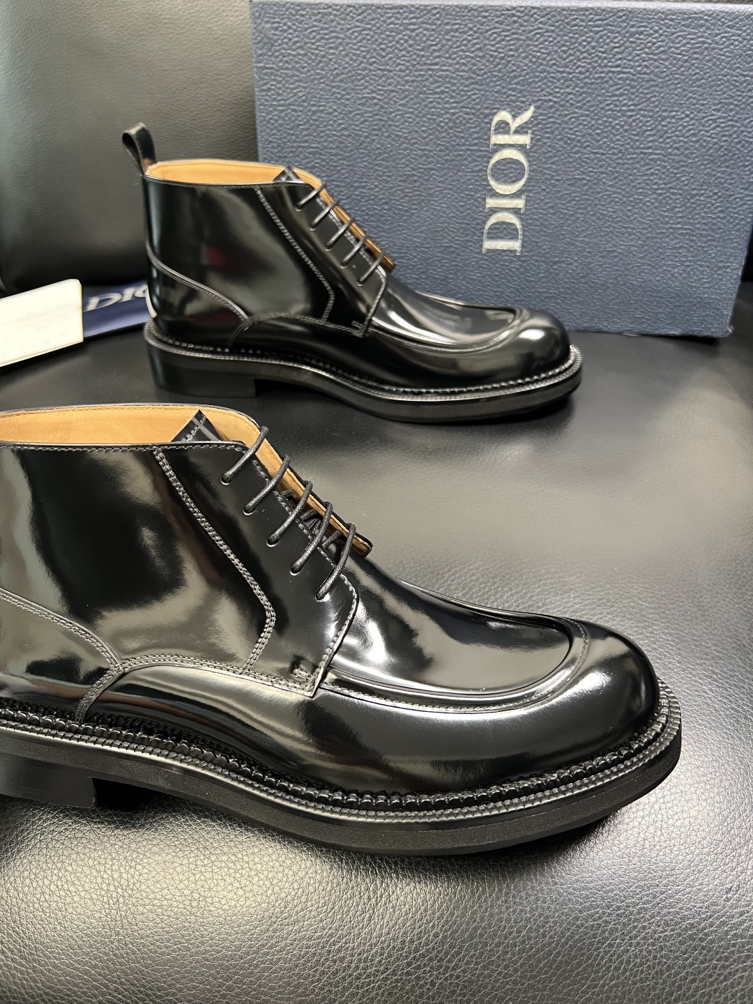 Dior 顶级工艺品 迪奥 靴子高帮专柜同步 原厂配置，意大利进口原版牛皮面料，透气舒适进口水染牛里垫，
