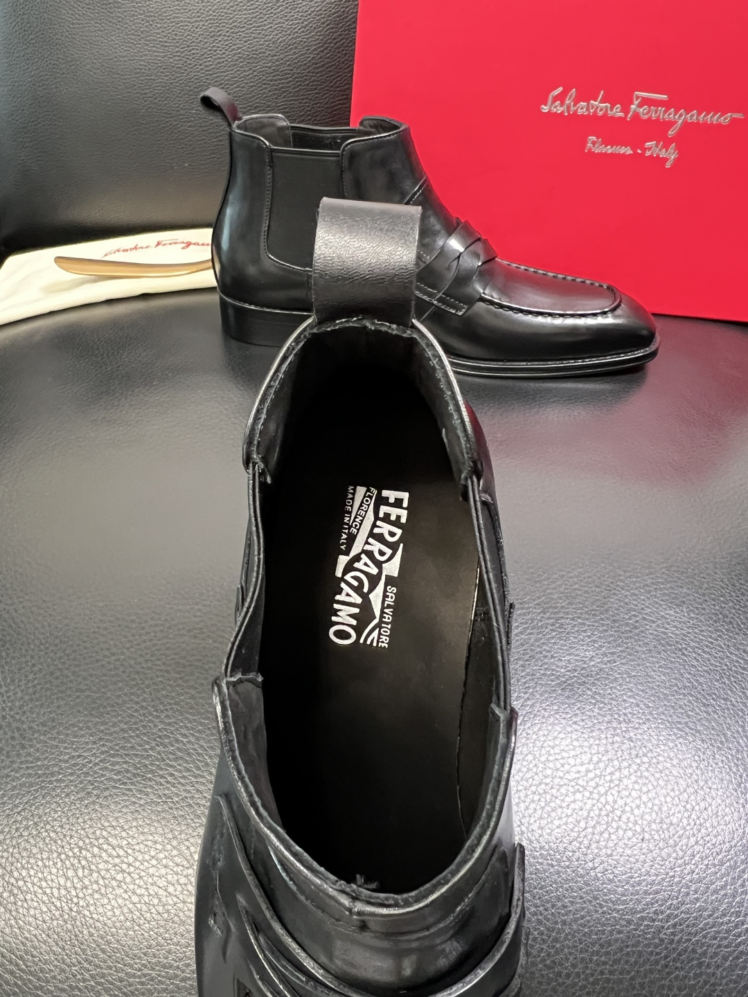 Ferragamo 高品质 顶级工艺品 菲拉格慕 靴子高帮专柜同步发售原厂配置，意大利进口原版牛皮，进口