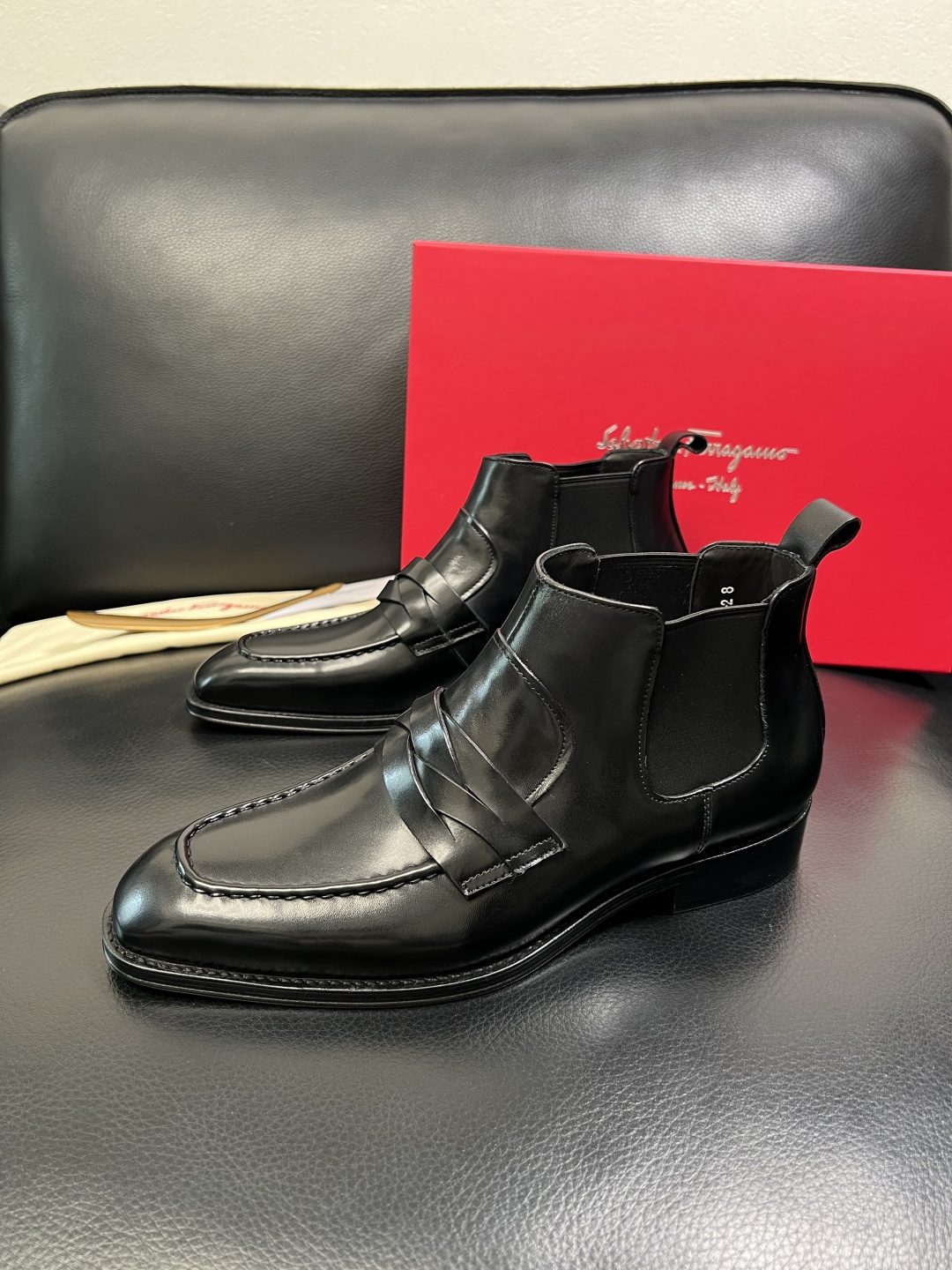 Ferragamo 高品质 顶级工艺品 菲拉格慕 靴子高帮专柜同步发售原厂配置，意大利进口原版牛皮，进口