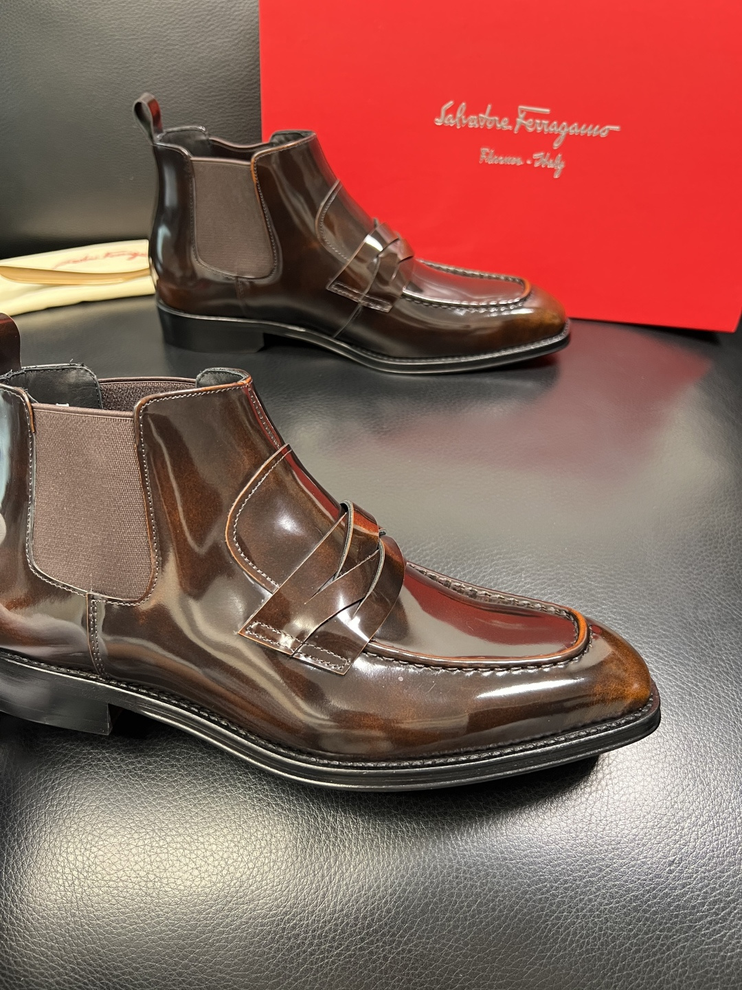 Ferragamo 高品质 顶级工艺品 菲拉格慕 靴子高帮专柜同步发售原厂配置，意大利进口原版牛皮，进口