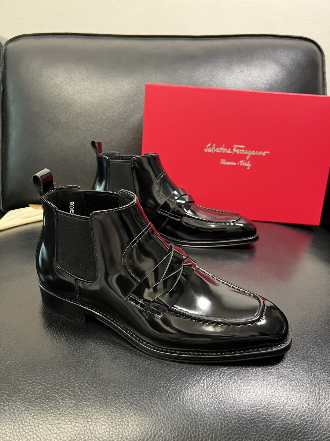 Ferragamo 高品质 顶级工艺品 菲拉格慕 靴子高帮专柜同步发售原厂配置，意大利进口原版牛皮，进口