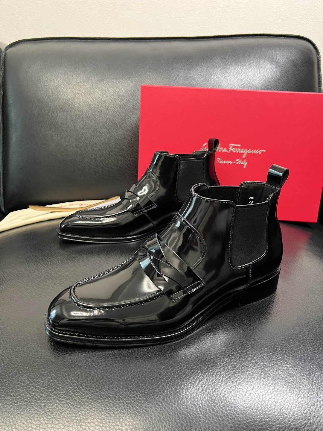 Ferragamo 高品质 顶级工艺品 菲拉格慕 靴子高帮专柜同步发售原厂配置，意大利进口原版牛皮，进口