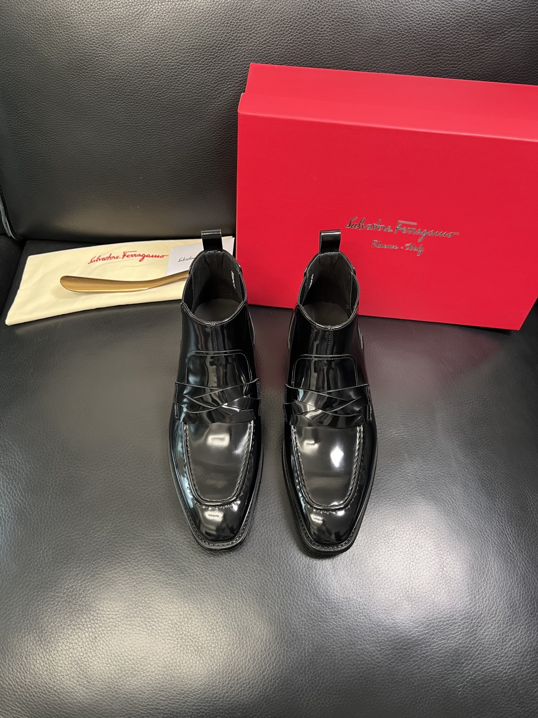 Ferragamo 高品质 顶级工艺品 菲拉格慕 靴子高帮专柜同步发售原厂配置，意大利进口原版牛皮，进口