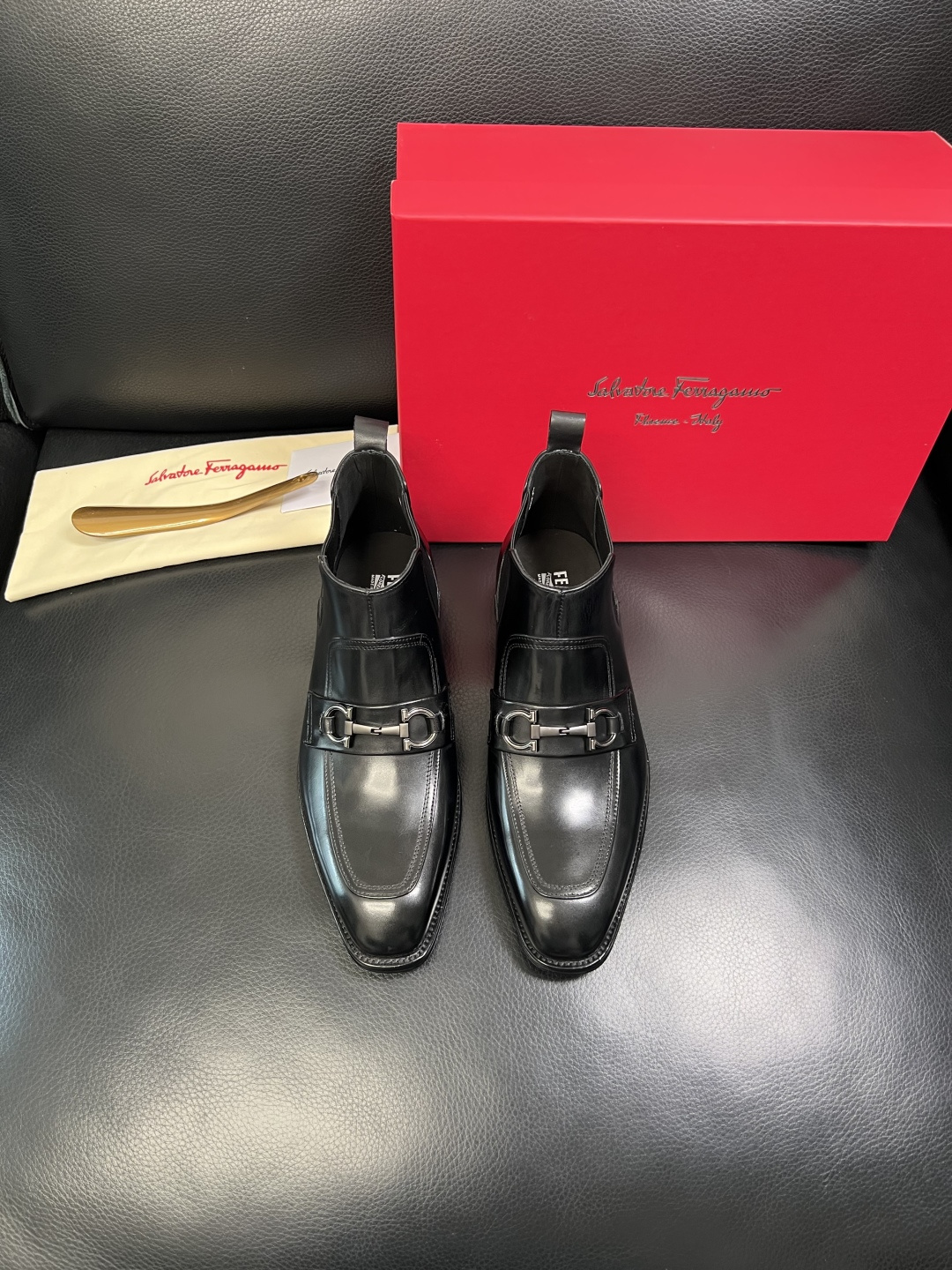 Ferragamo 高品质 顶级工艺品 菲拉格慕 靴子高帮专柜同步发售原厂配置，意大利进口原版牛皮，进口