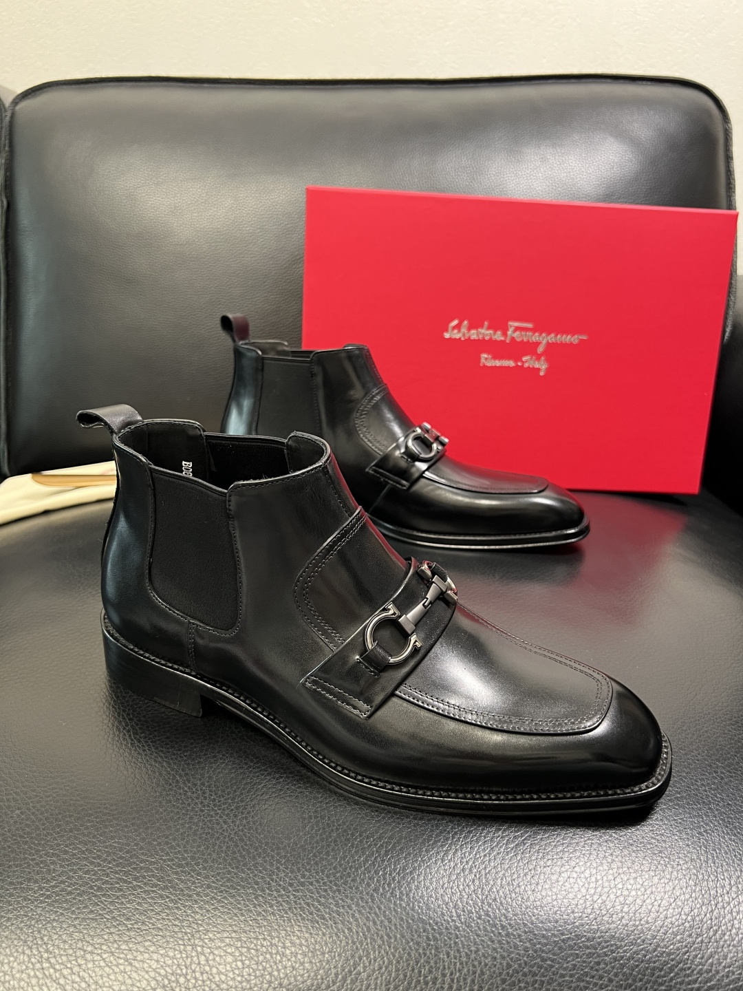 Ferragamo 高品质 顶级工艺品 菲拉格慕 靴子高帮专柜同步发售原厂配置，意大利进口原版牛皮，进口