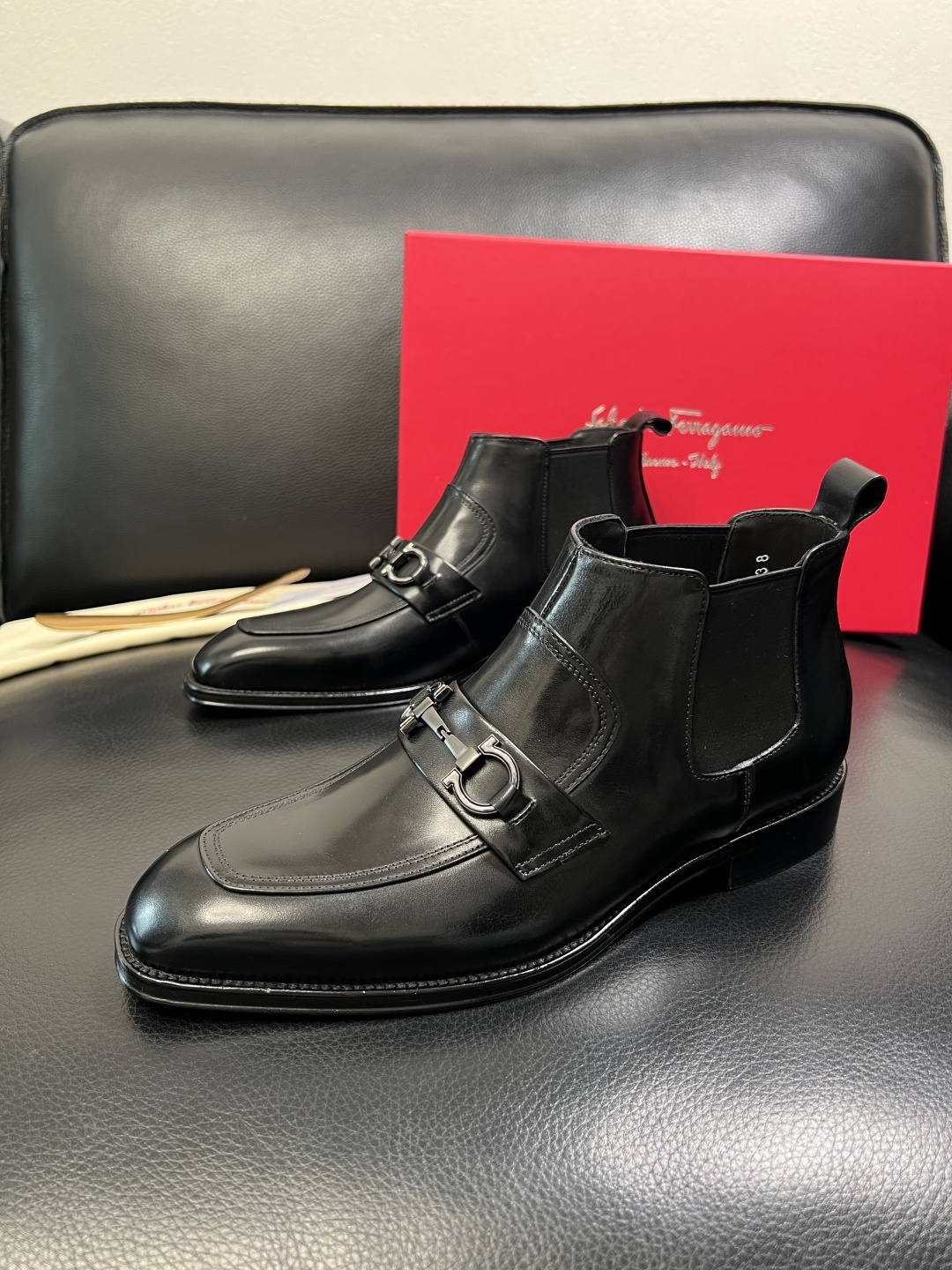 Ferragamo 高品质 顶级工艺品 菲拉格慕 靴子高帮专柜同步发售原厂配置，意大利进口原版牛皮，进口