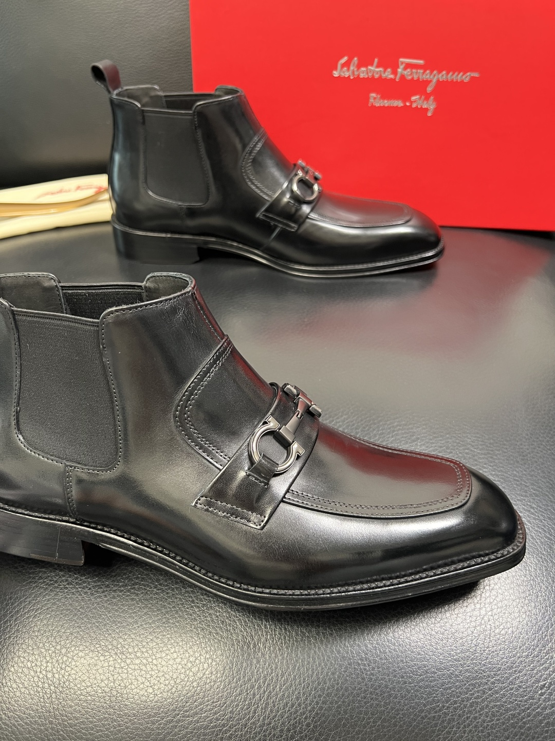 Ferragamo 高品质 顶级工艺品 菲拉格慕 靴子高帮专柜同步发售原厂配置，意大利进口原版牛皮，进口