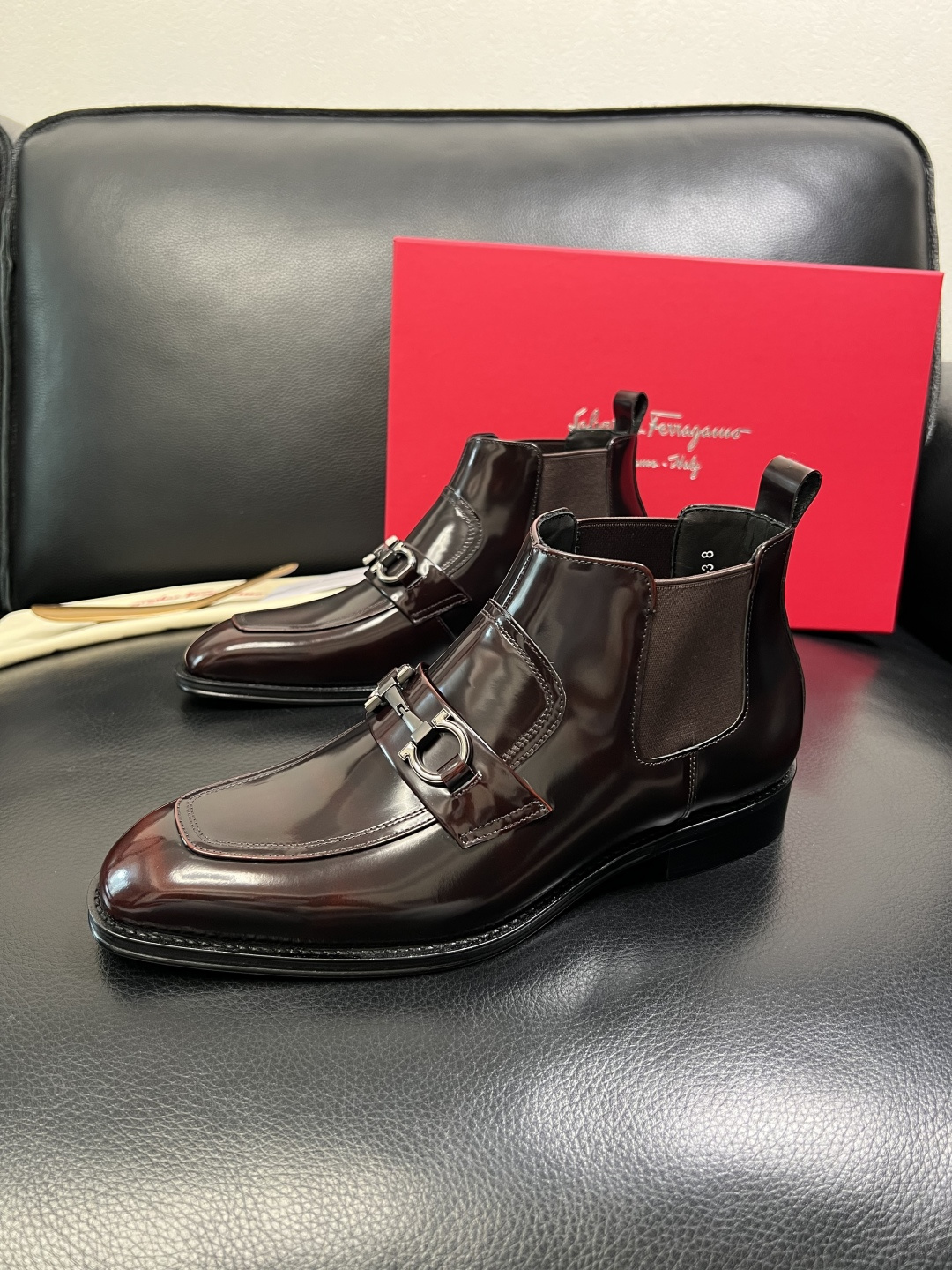 Ferragamo 高品质 顶级工艺品 菲拉格慕 靴子高帮专柜同步发售原厂配置，意大利进口原版牛皮，进口